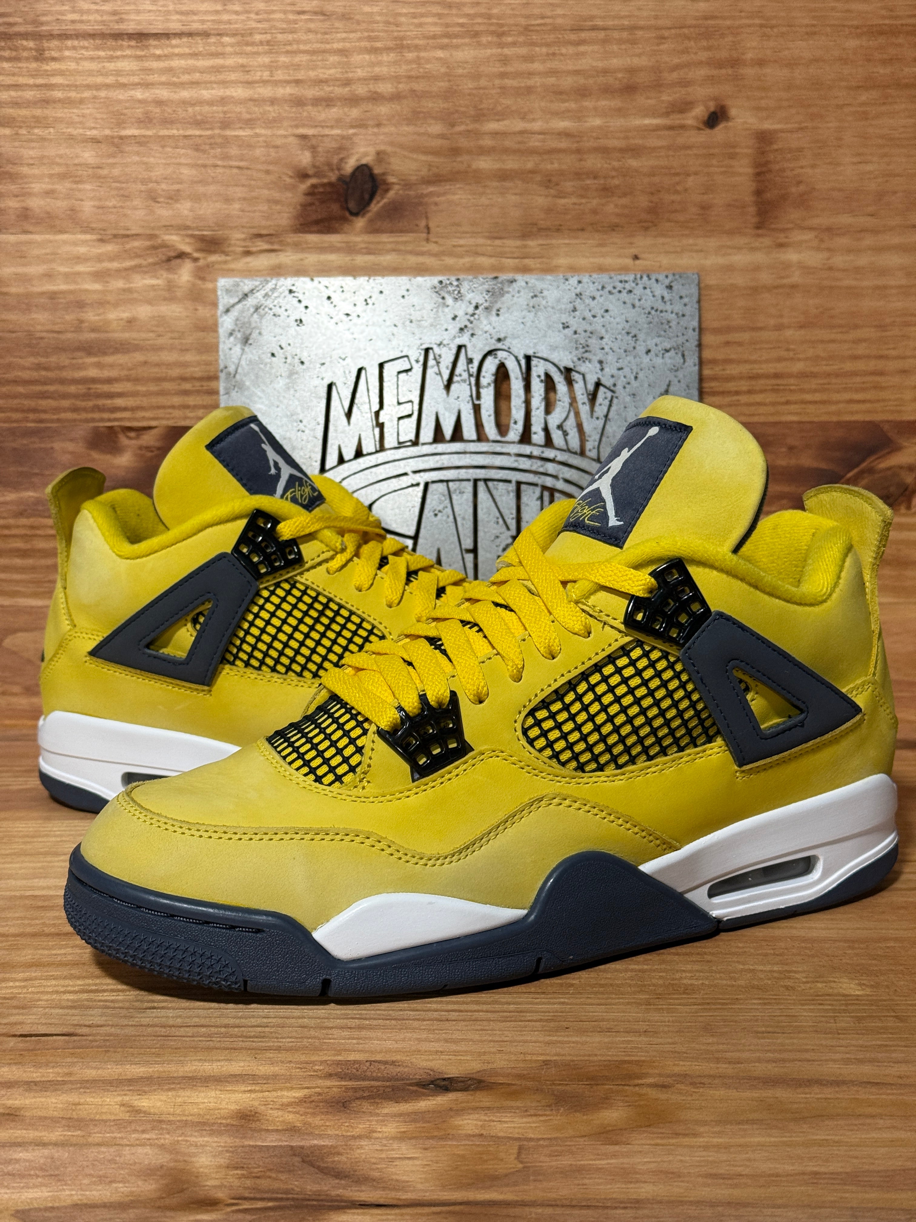 Jordan 4 Retro Lightning (2021)