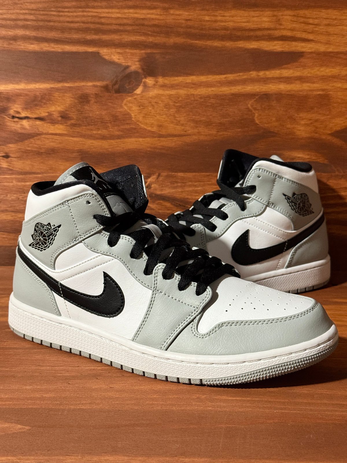 Jordan 1 Mid Light Smoke Grey