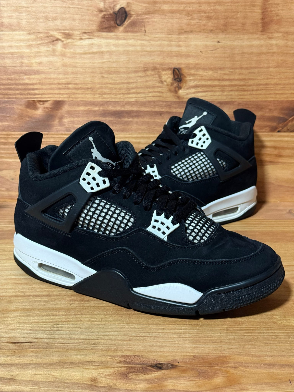 Jordan 4 Retro White Thunder - Size 10.5