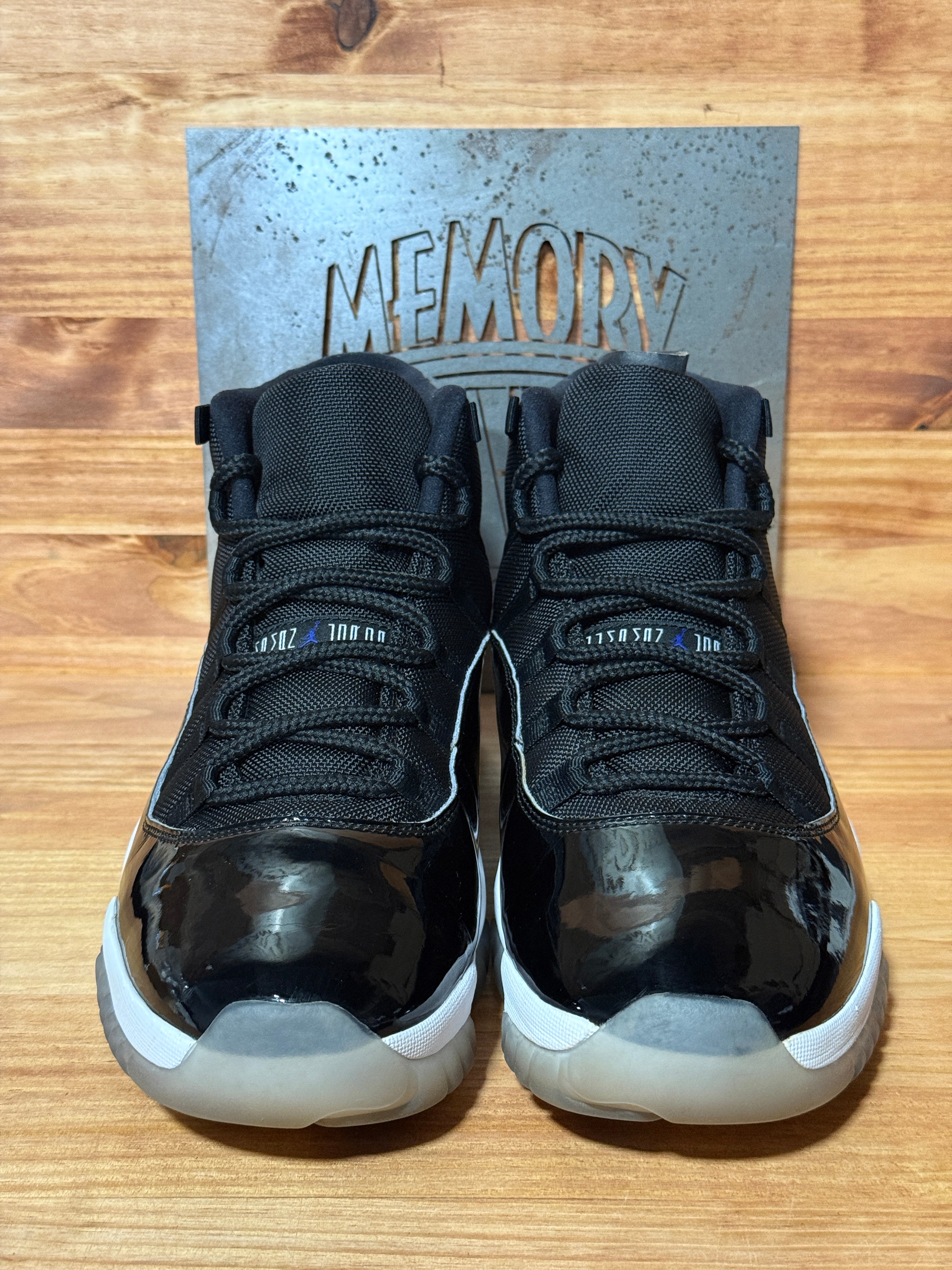 Jordan 11 Retro Space Jam (2016)
