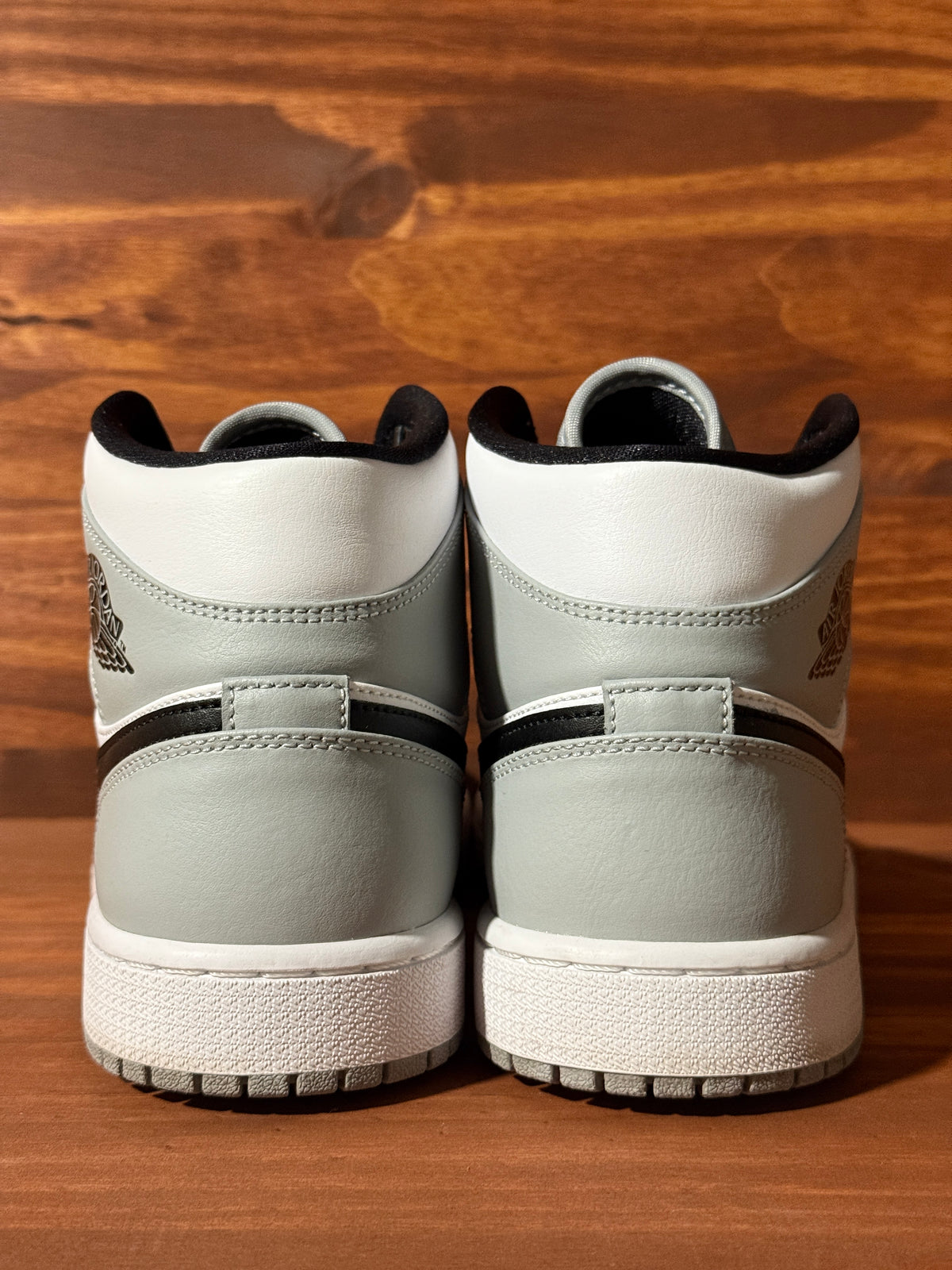 Jordan 1 Mid Light Smoke Grey