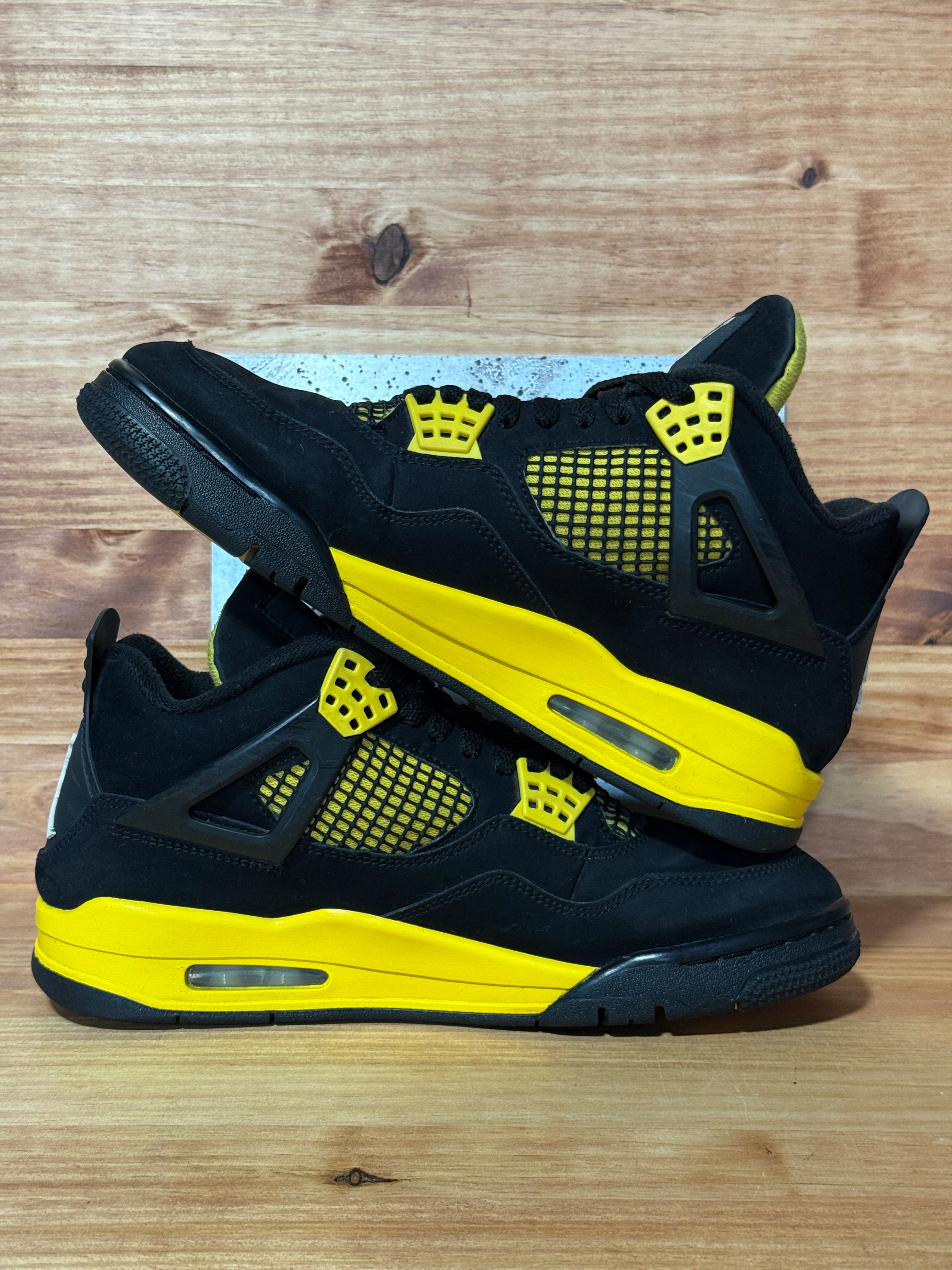 Jordan 4 Retro Thunder (2023)