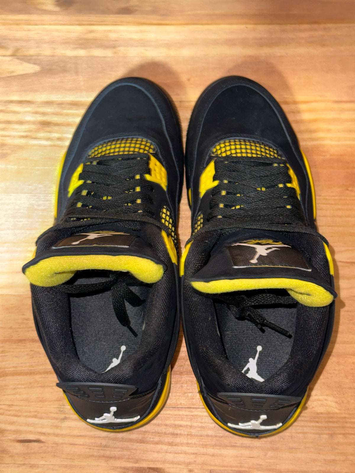 Jordan 4 Retro Thunder (2023)