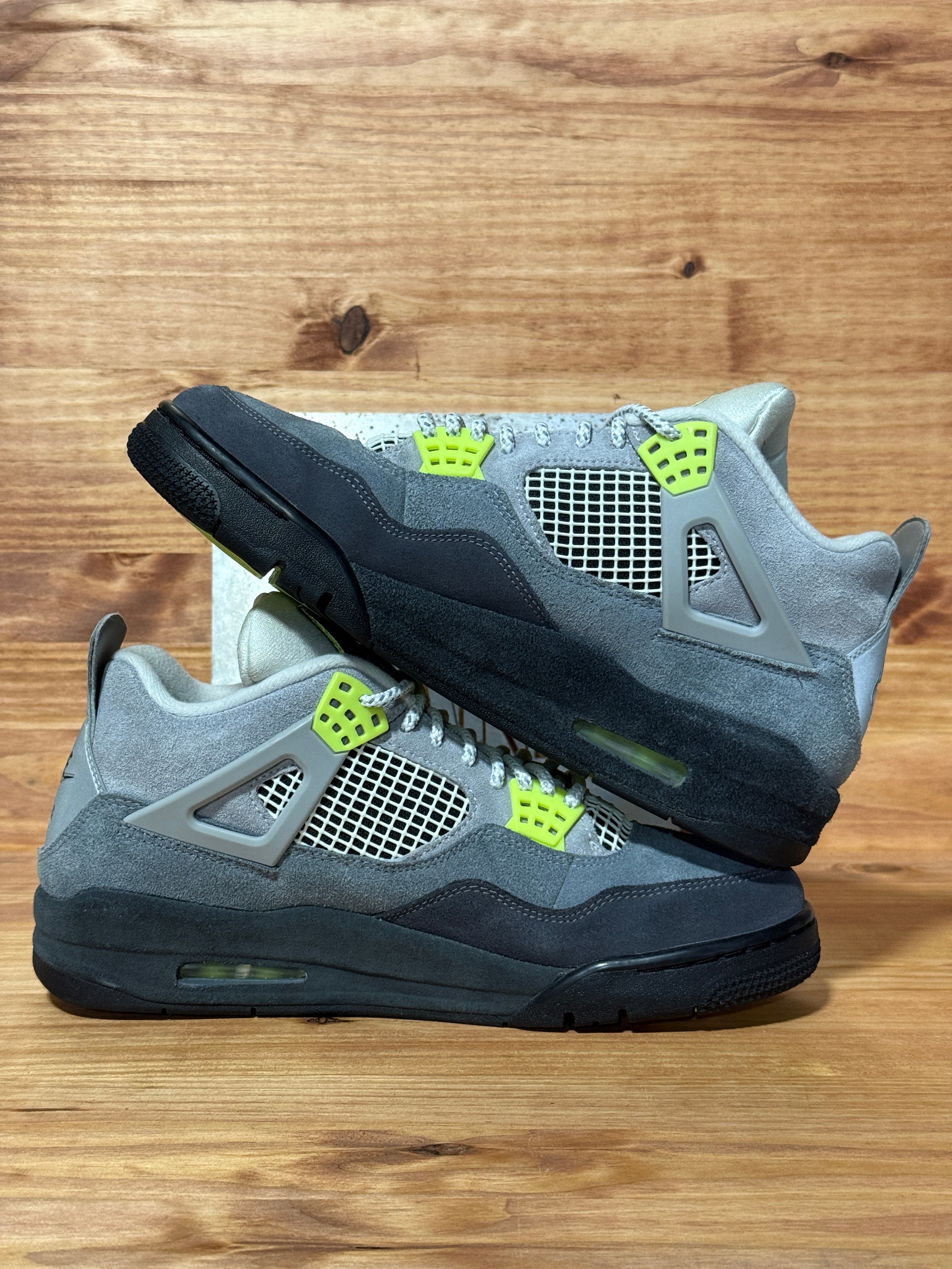 Jordan 4 Retro SE 95 Neon
