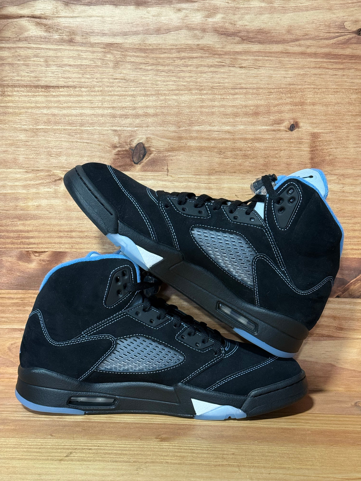 Jordan 5 Retro Black University Blue (2026)