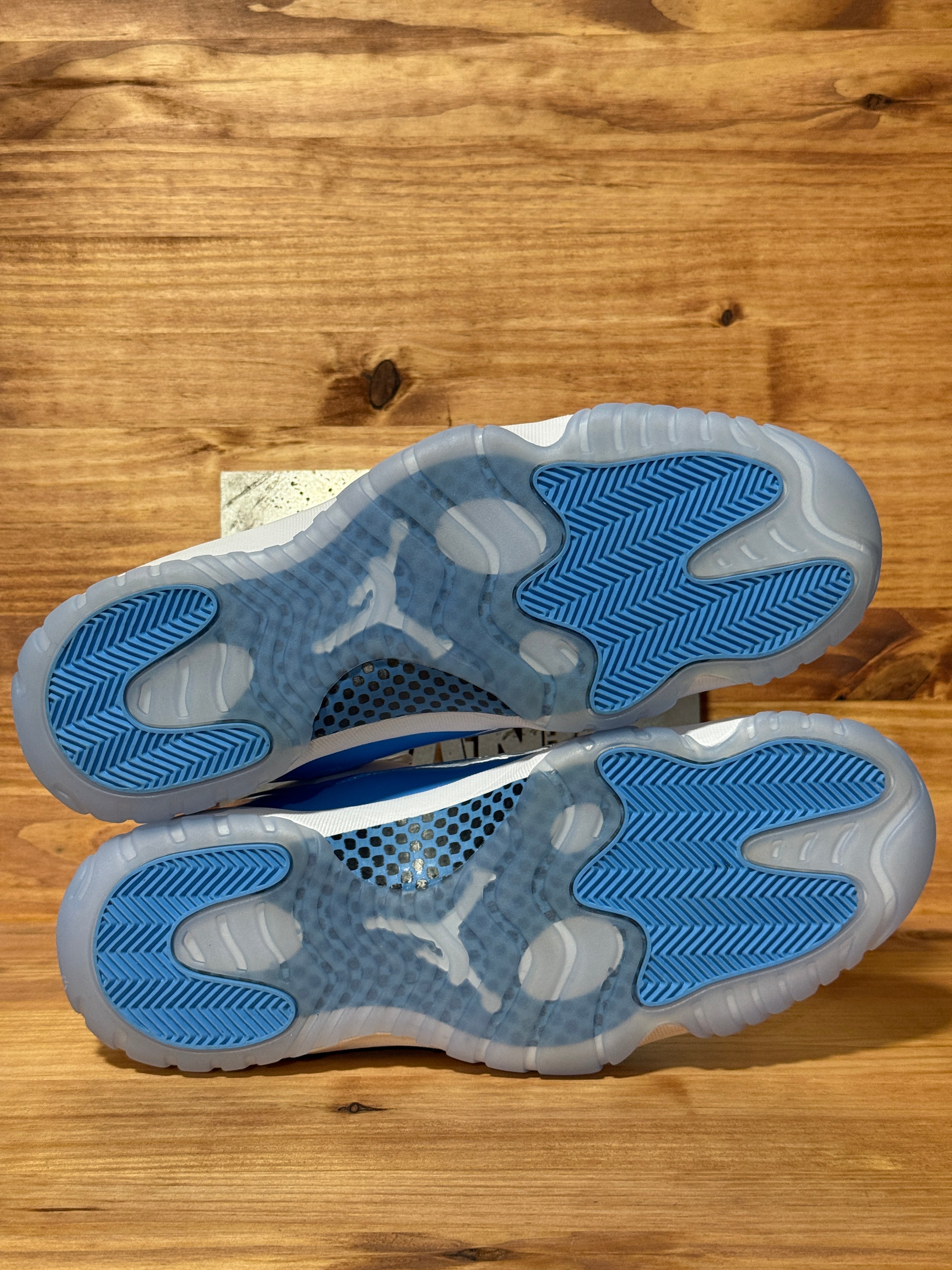 Jordan 11 Retro Low University Blue (2026)