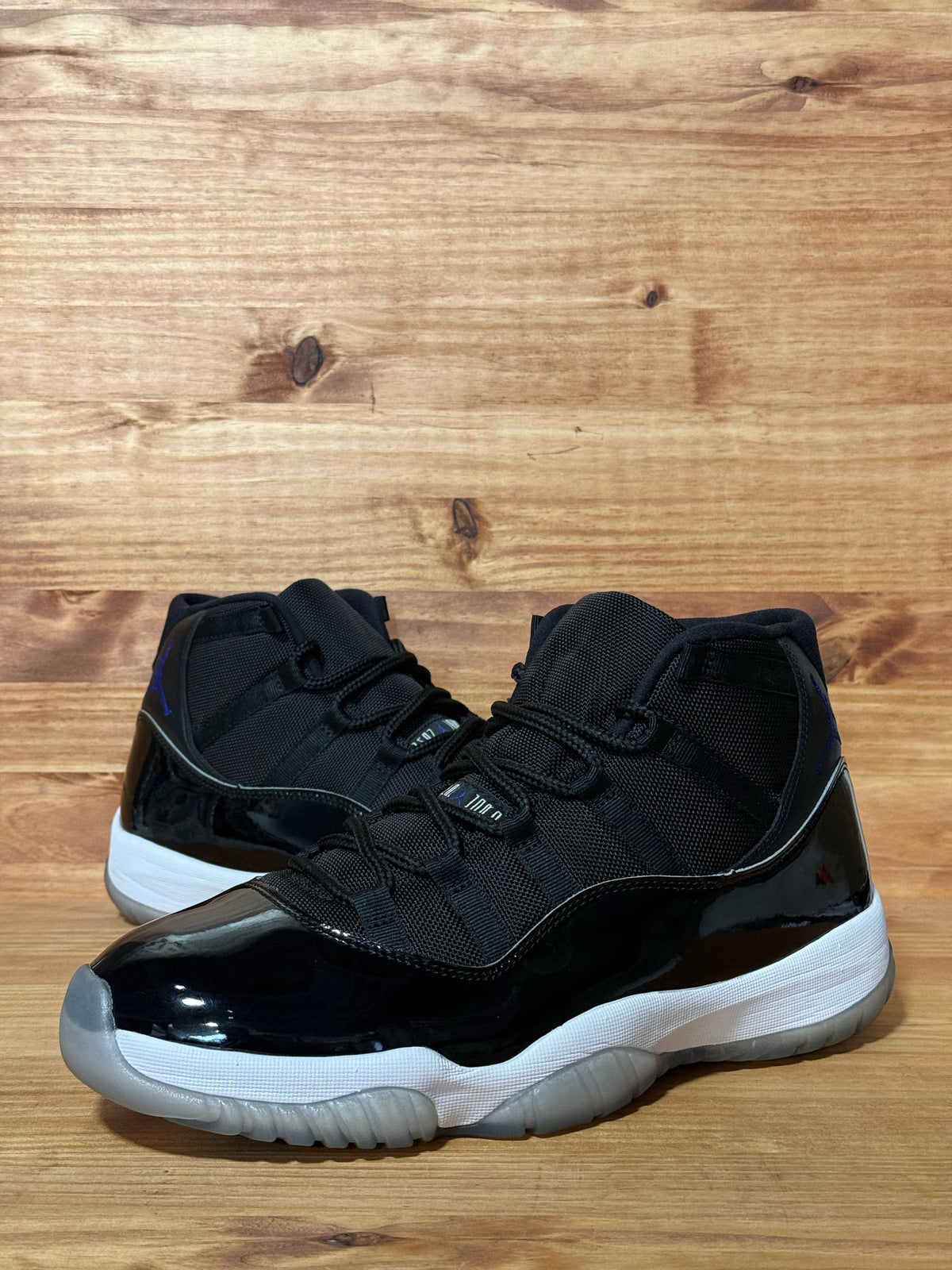 Jordan 11 Retro Space Jam (2016)