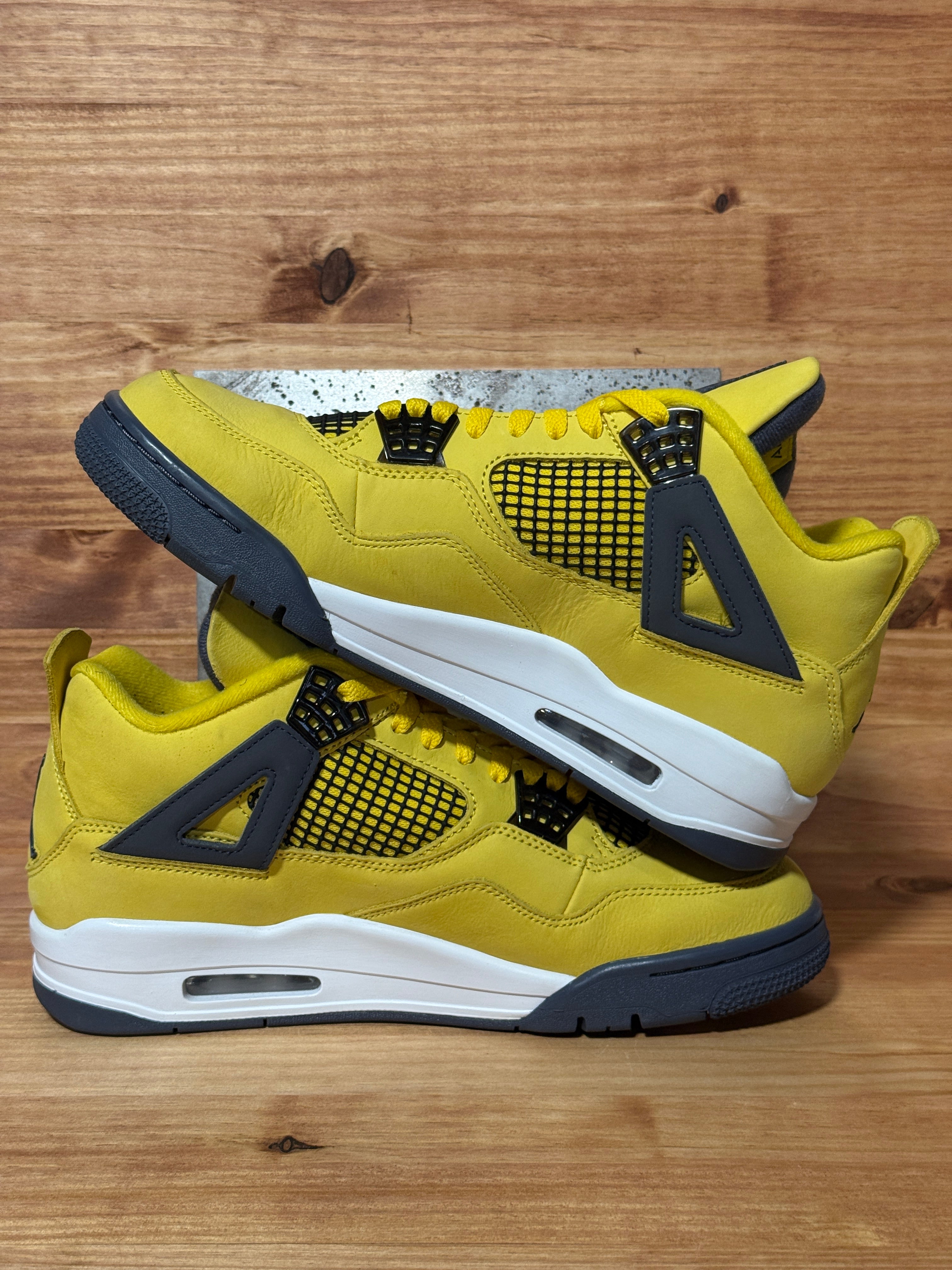 Jordan 4 Retro Lightning (2021)