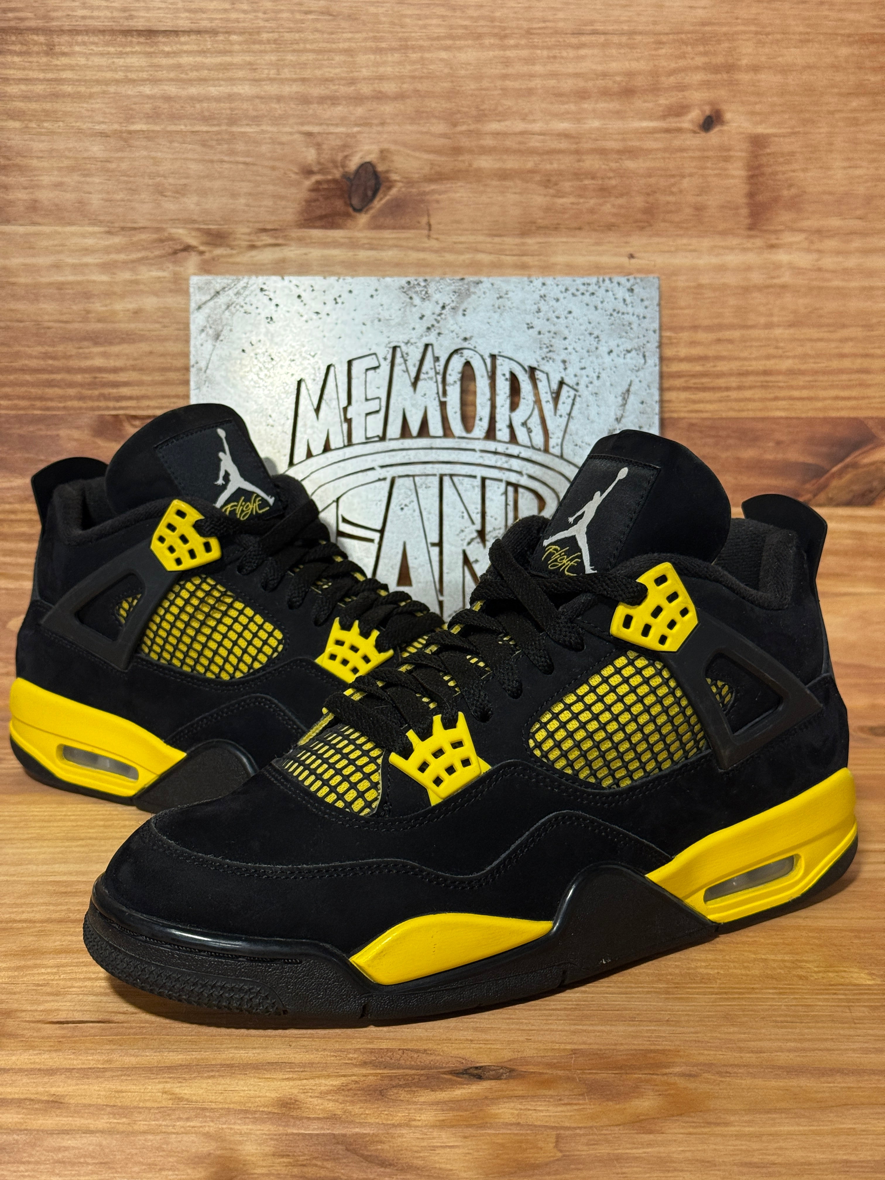 Jordan 4 Retro Thunder (2023)