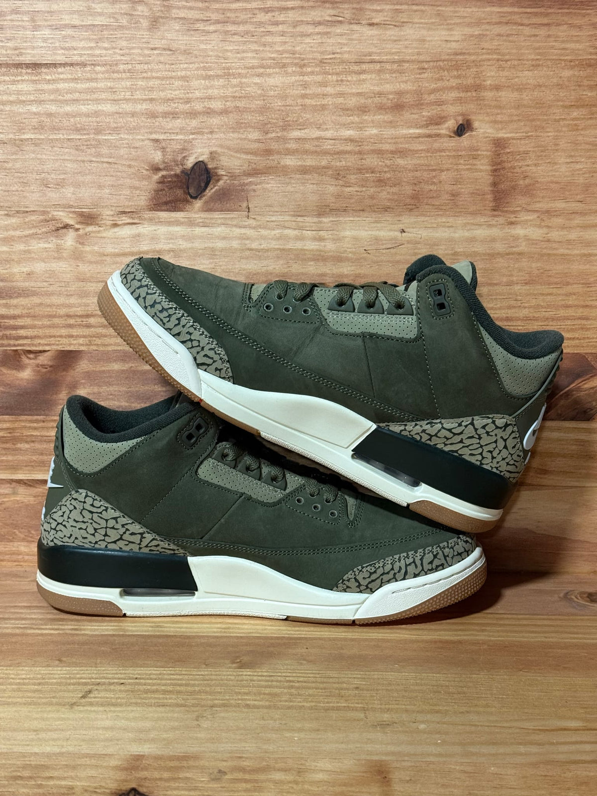 Jordan 3 Retro Family Affair - Size 9