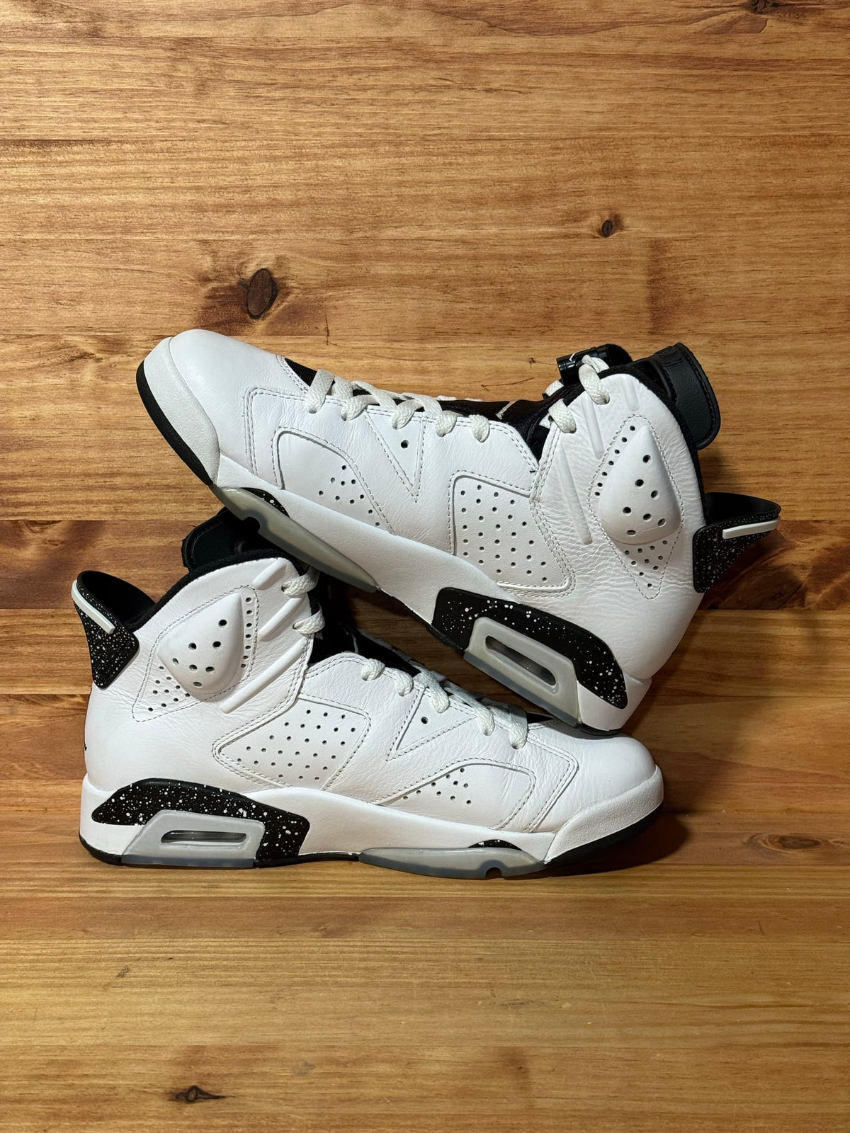 Jordan 6 Retro Reverse Oreo - Size 8.5