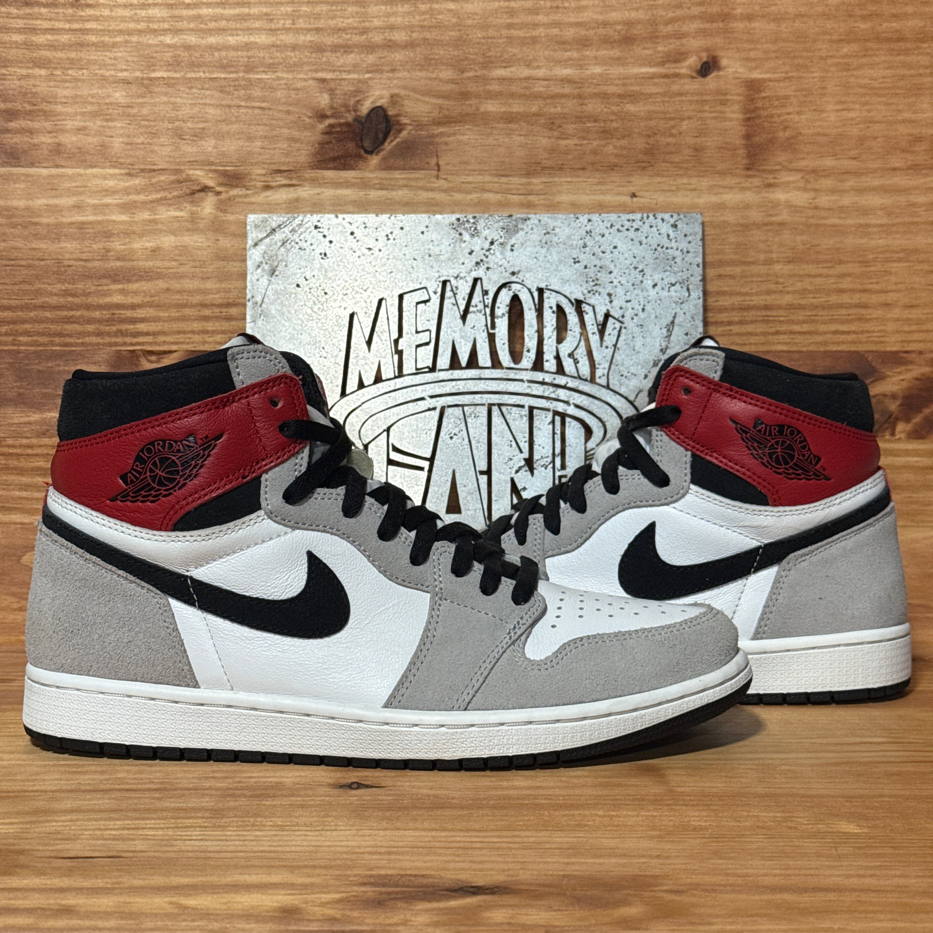 Jordan 1 Retro High Light Smoke Grey