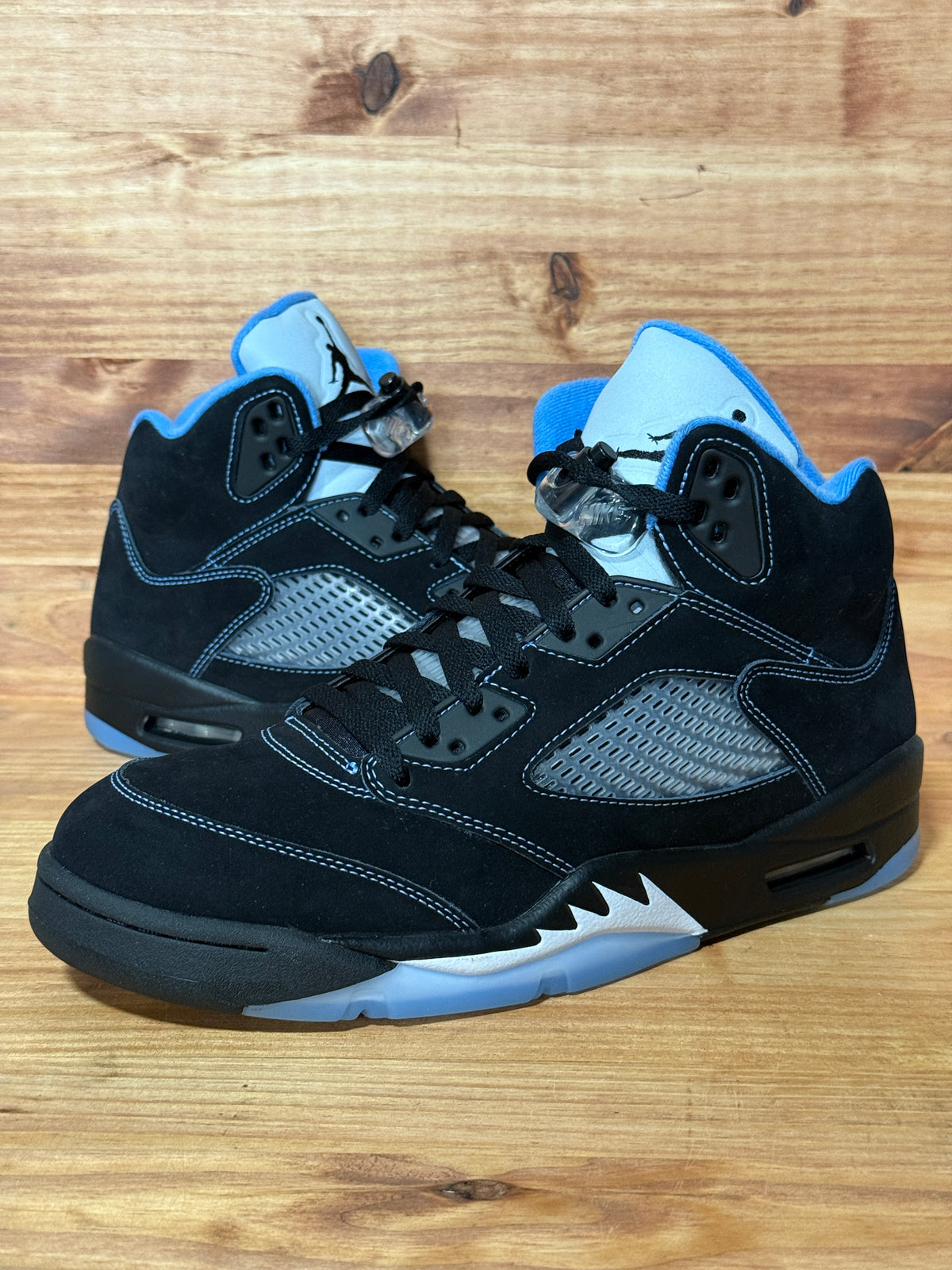 Jordan 5 Retro Black University Blue (2026)