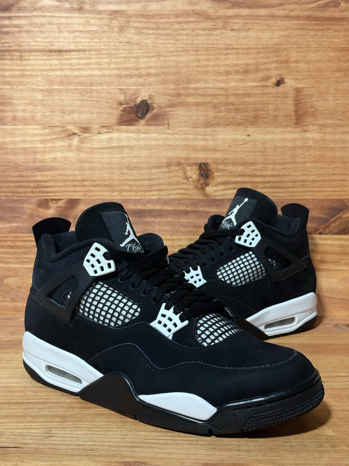 Jordan 4 Retro White Thunder