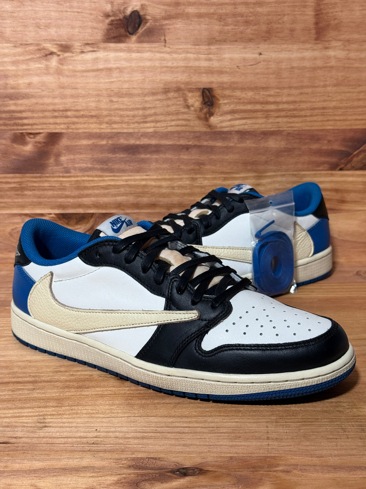 Jordan 1 Retro Low OG SP Fragment x Travis Scott