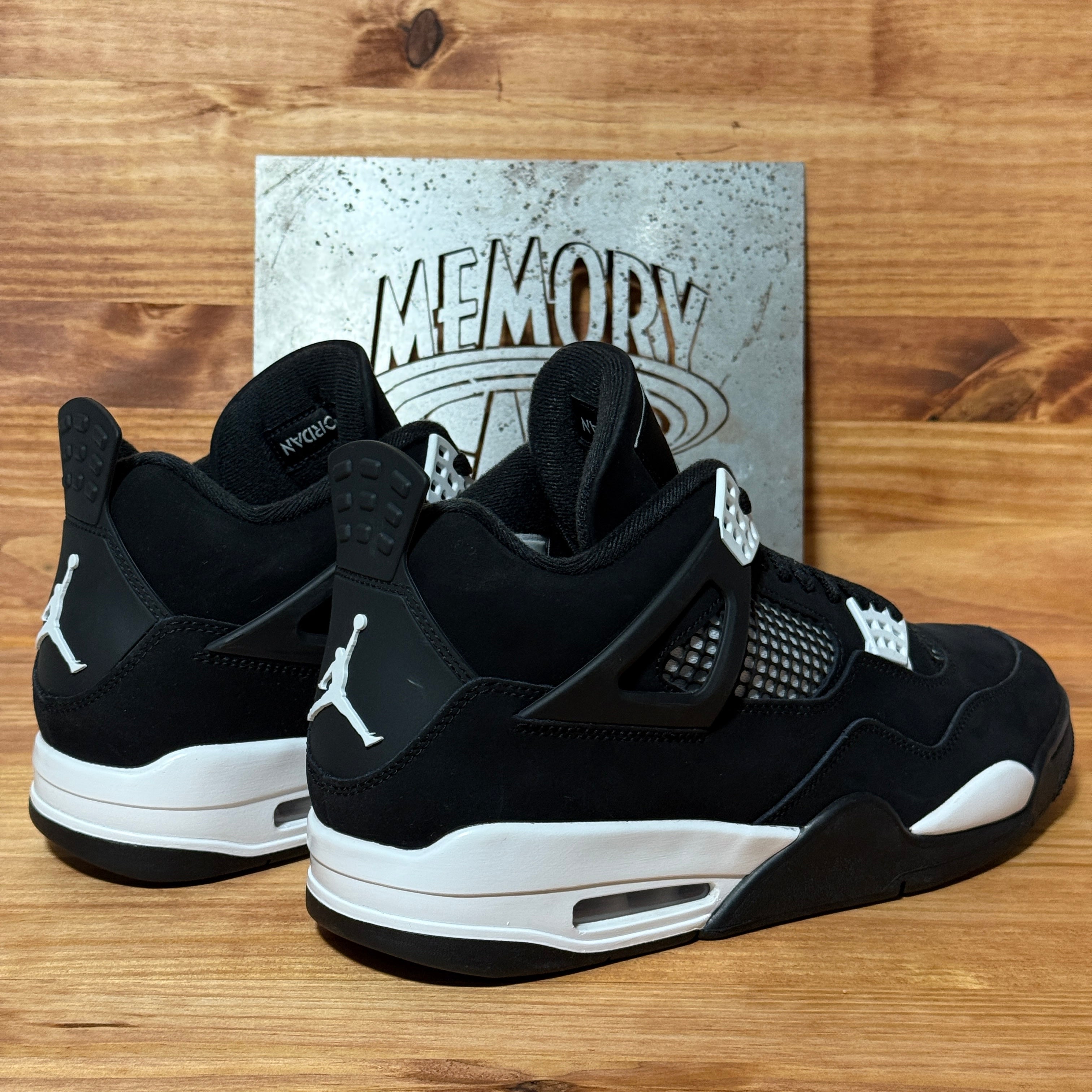 Jordan 4 Retro White Thunder