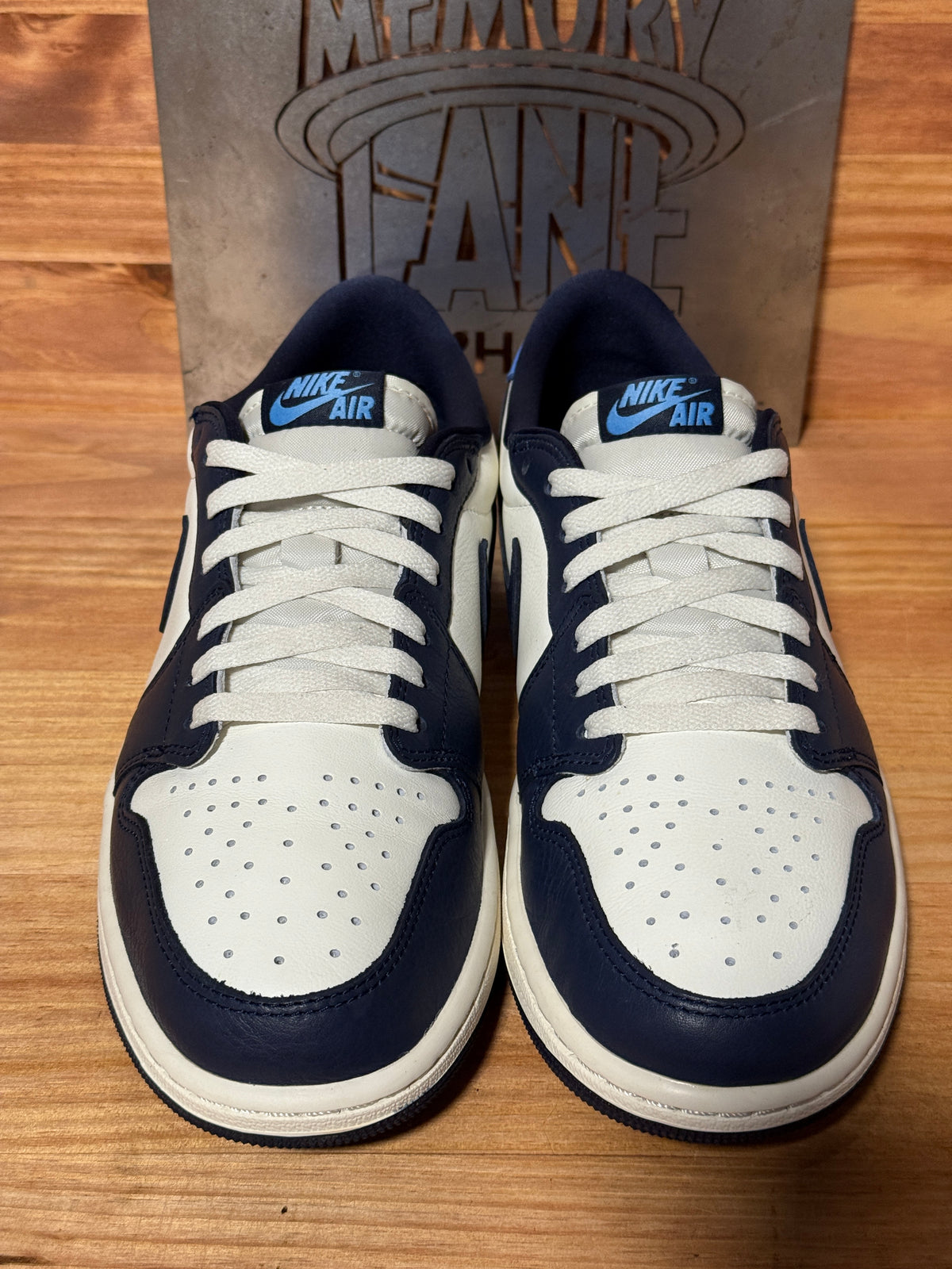 Jordan 1 Low OG Obsidian UNC