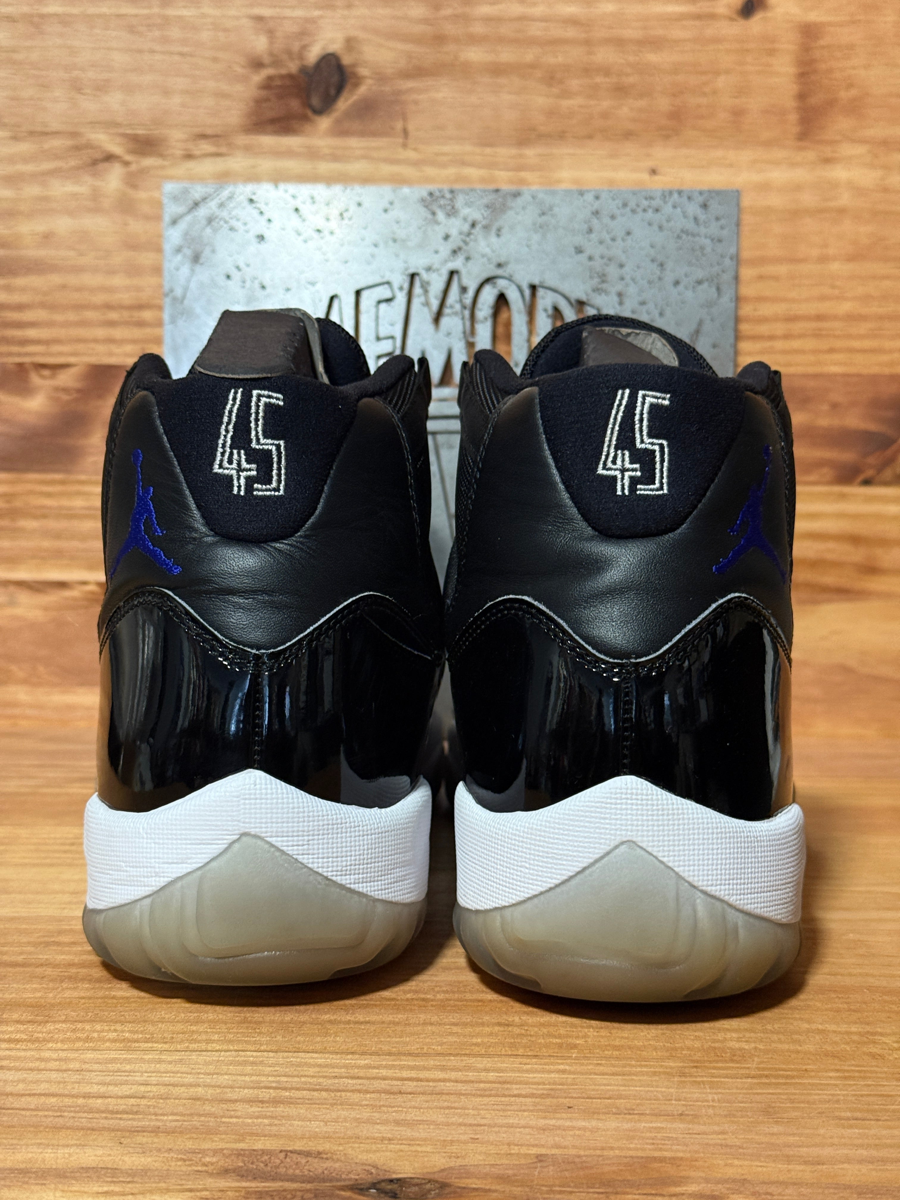 Jordan 11 Retro Space Jam (2016)