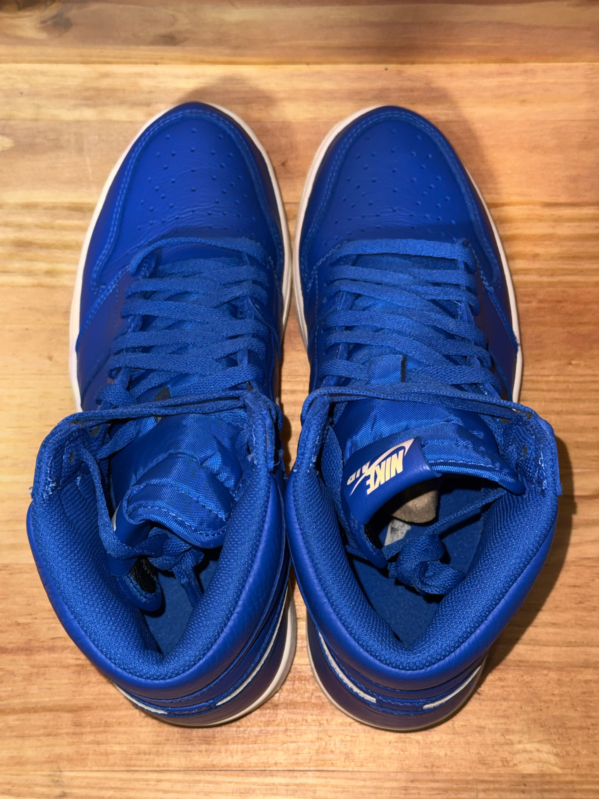 Jordan 1 Retro High Hyper Royal