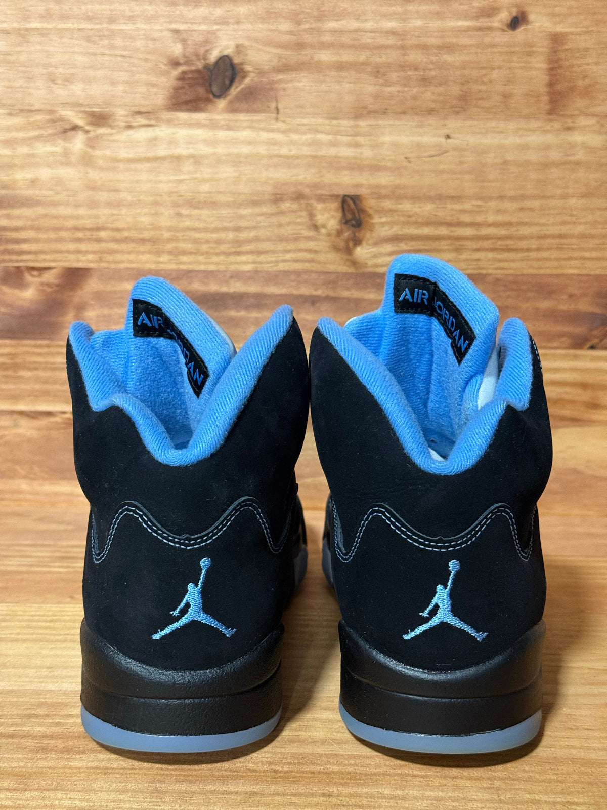 Jordan 5 Retro Black University Blue (2026)