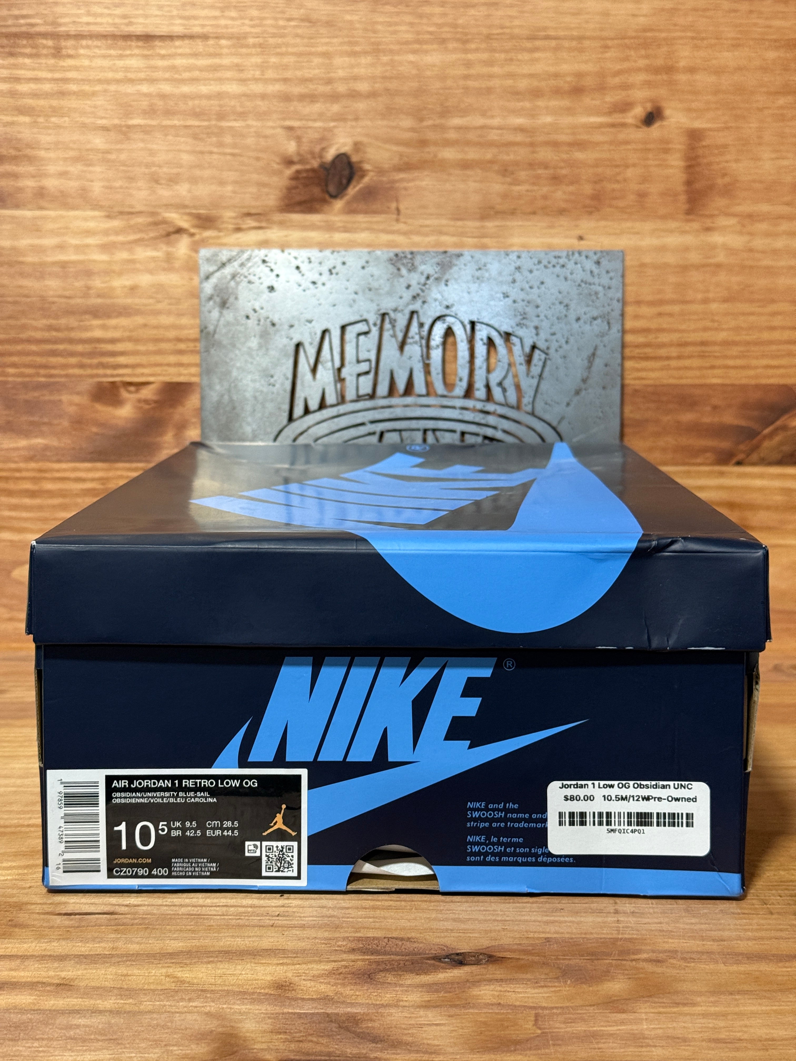 Jordan 1 Low OG Obsidian UNC