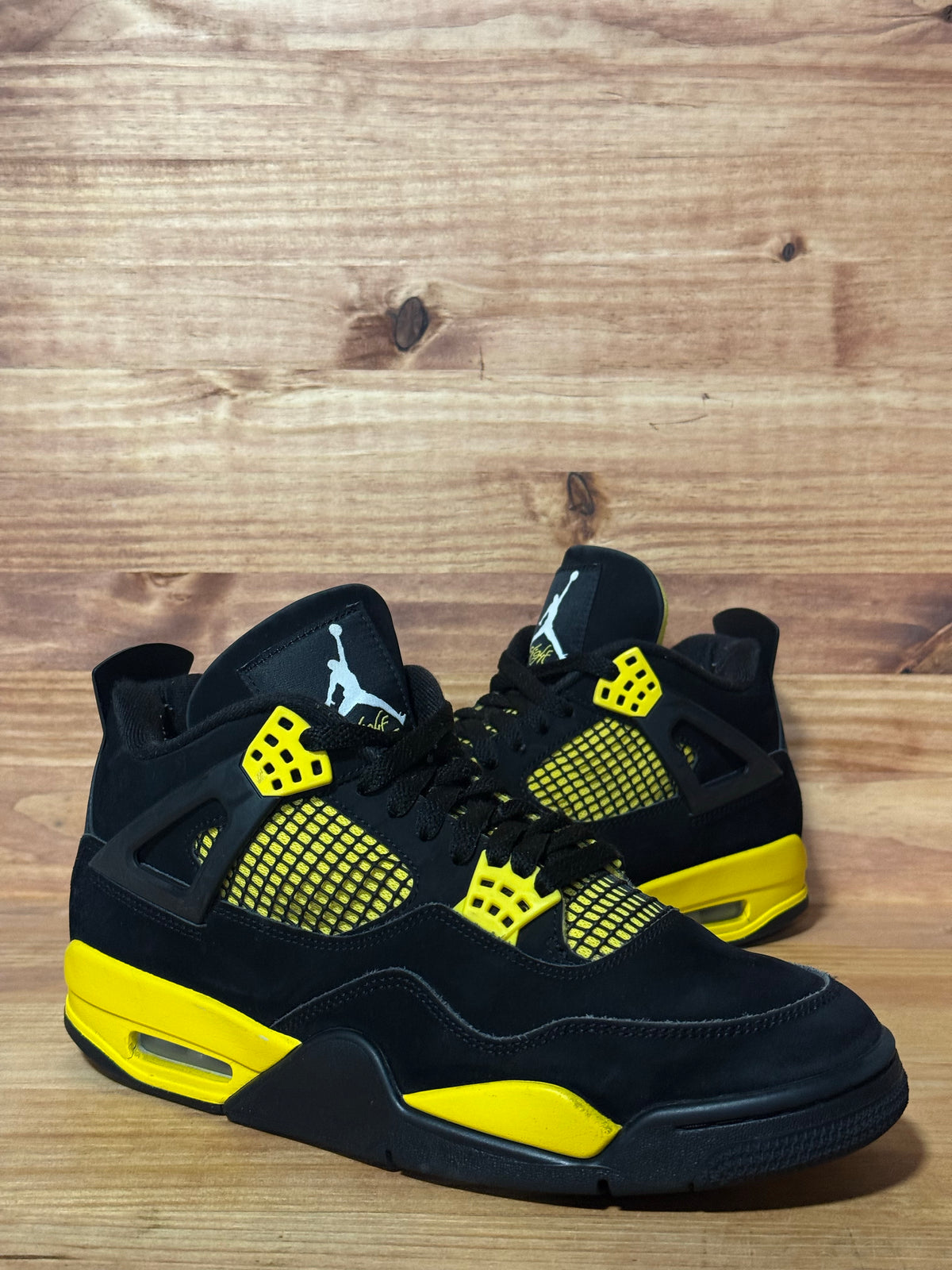 Jordan 4 Retro Thunder (2023)