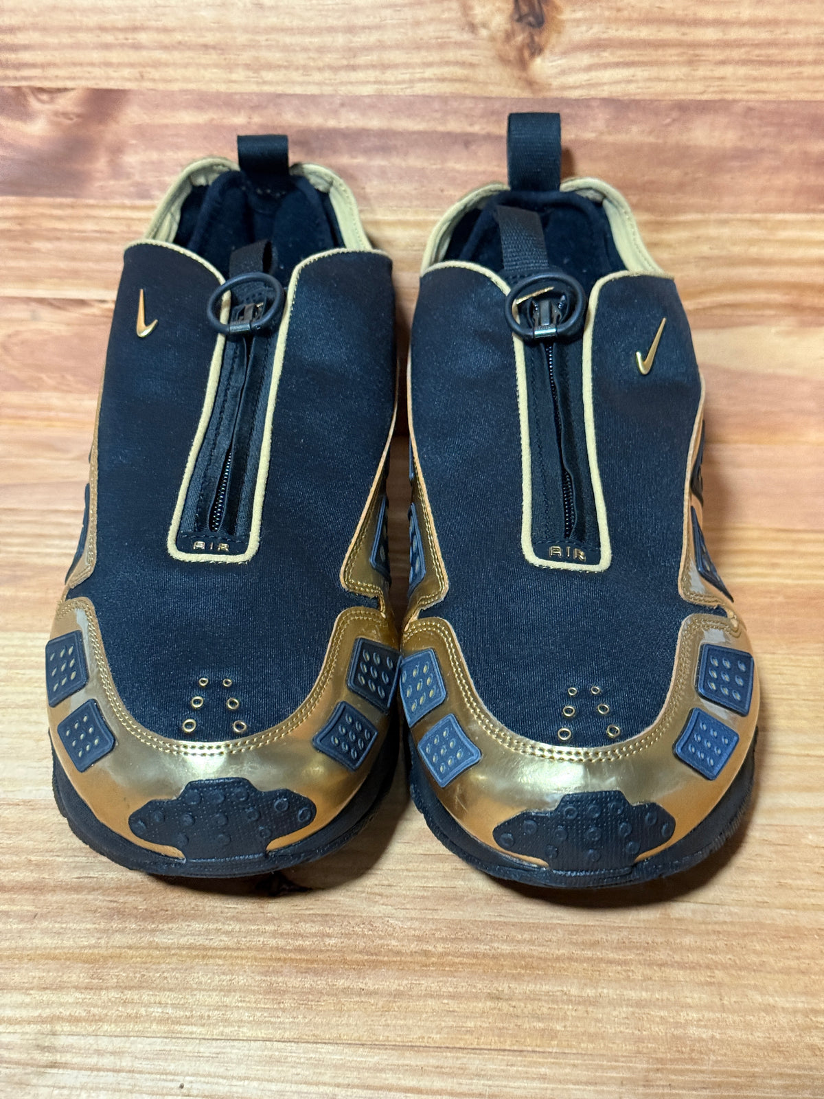 Nike Air Max Sunder Black Dark Smoke Grey Metallic Gold (Women's)