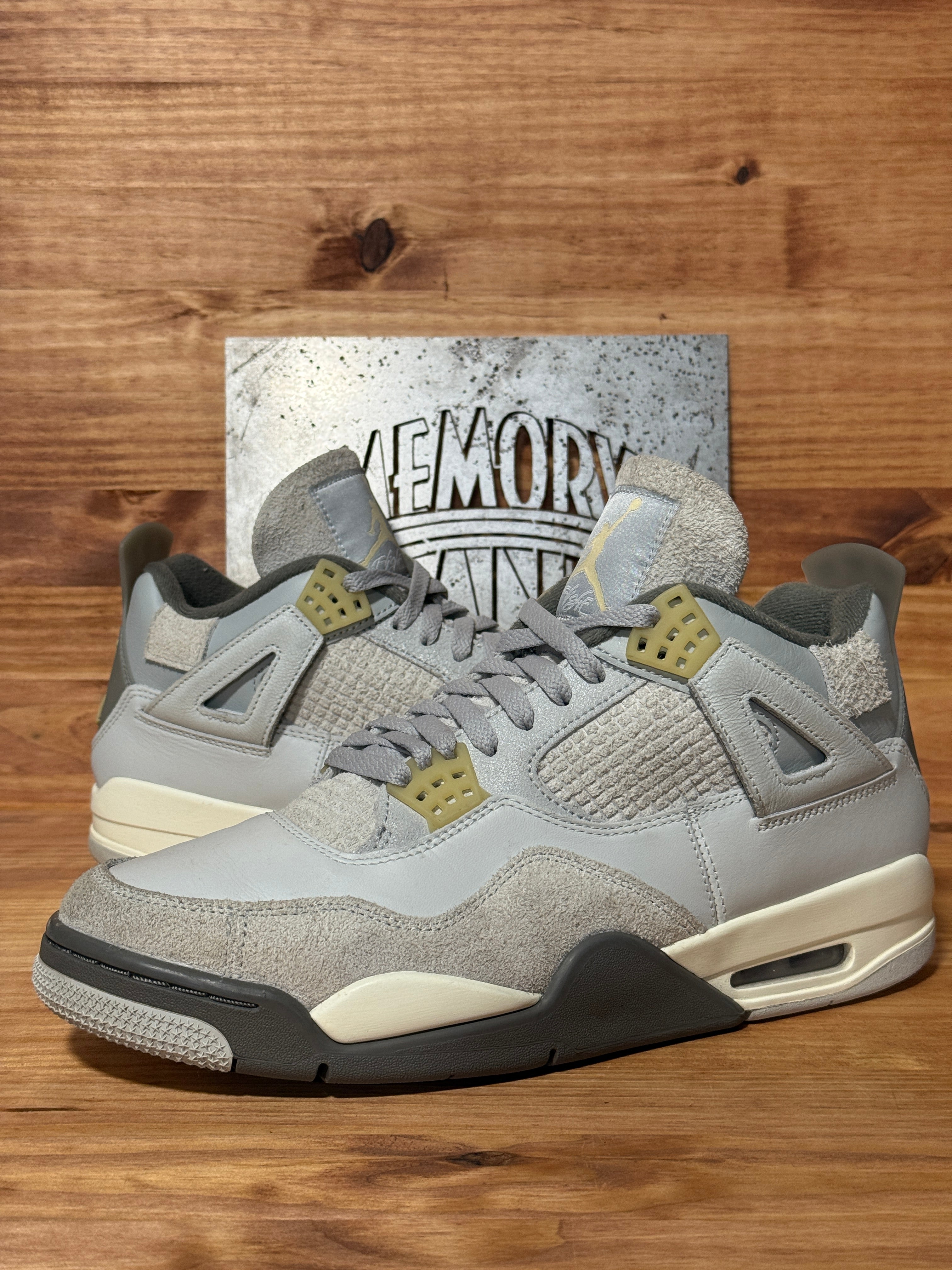 Jordan 4 Retro SE Craft Photon Dust