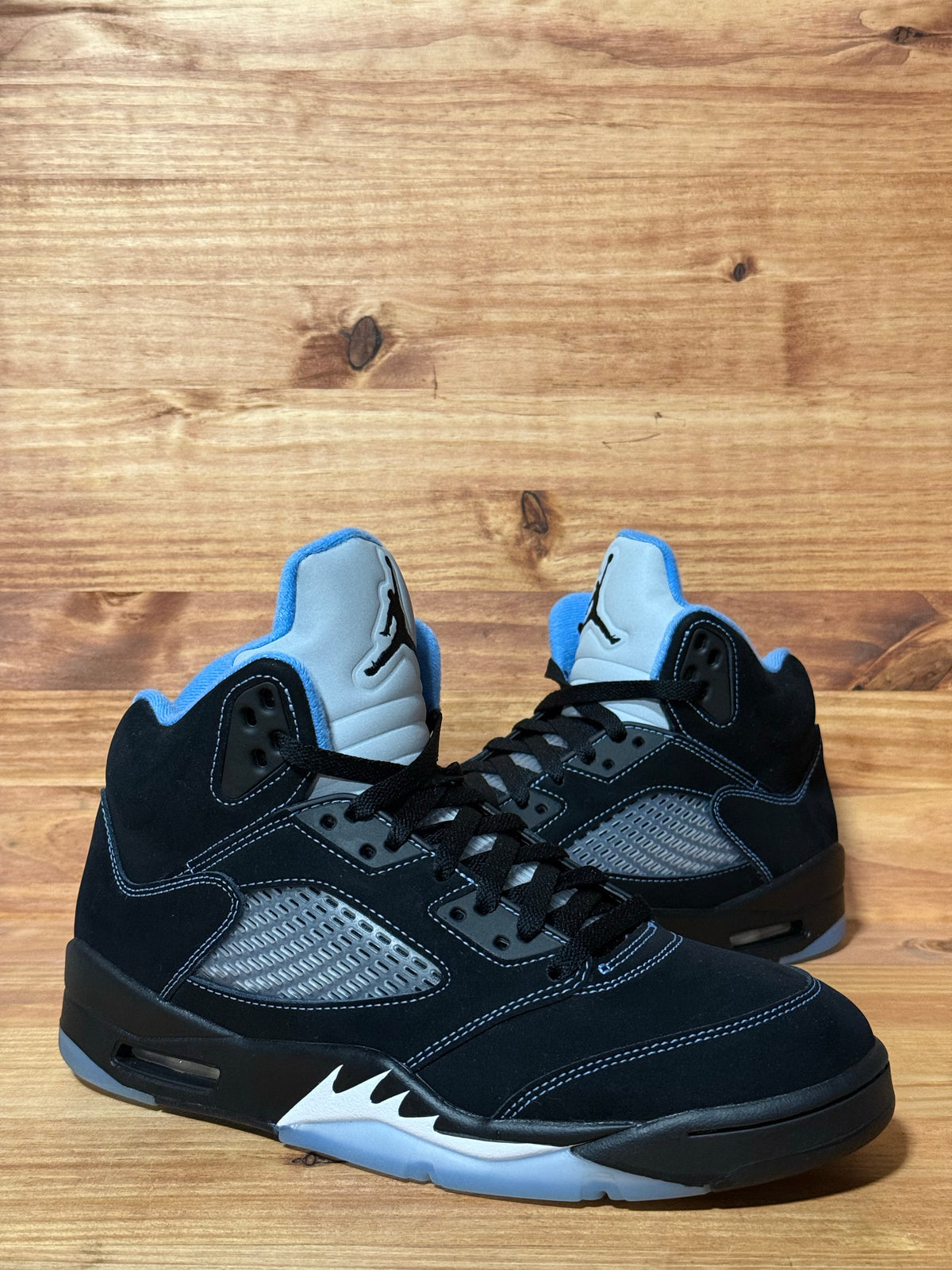 Jordan 5 Retro Black University Blue (2026)