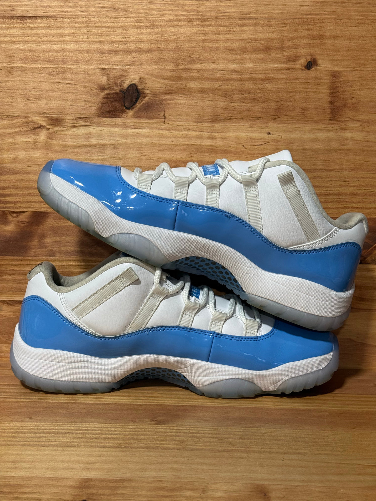 Jordan 11 Retro Low University Blue (2026)