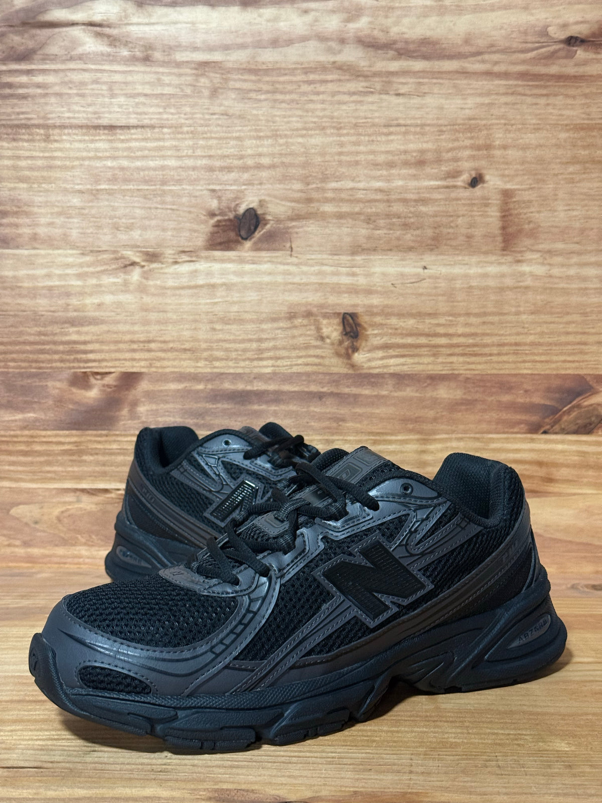 New Balance 740 Triple Black