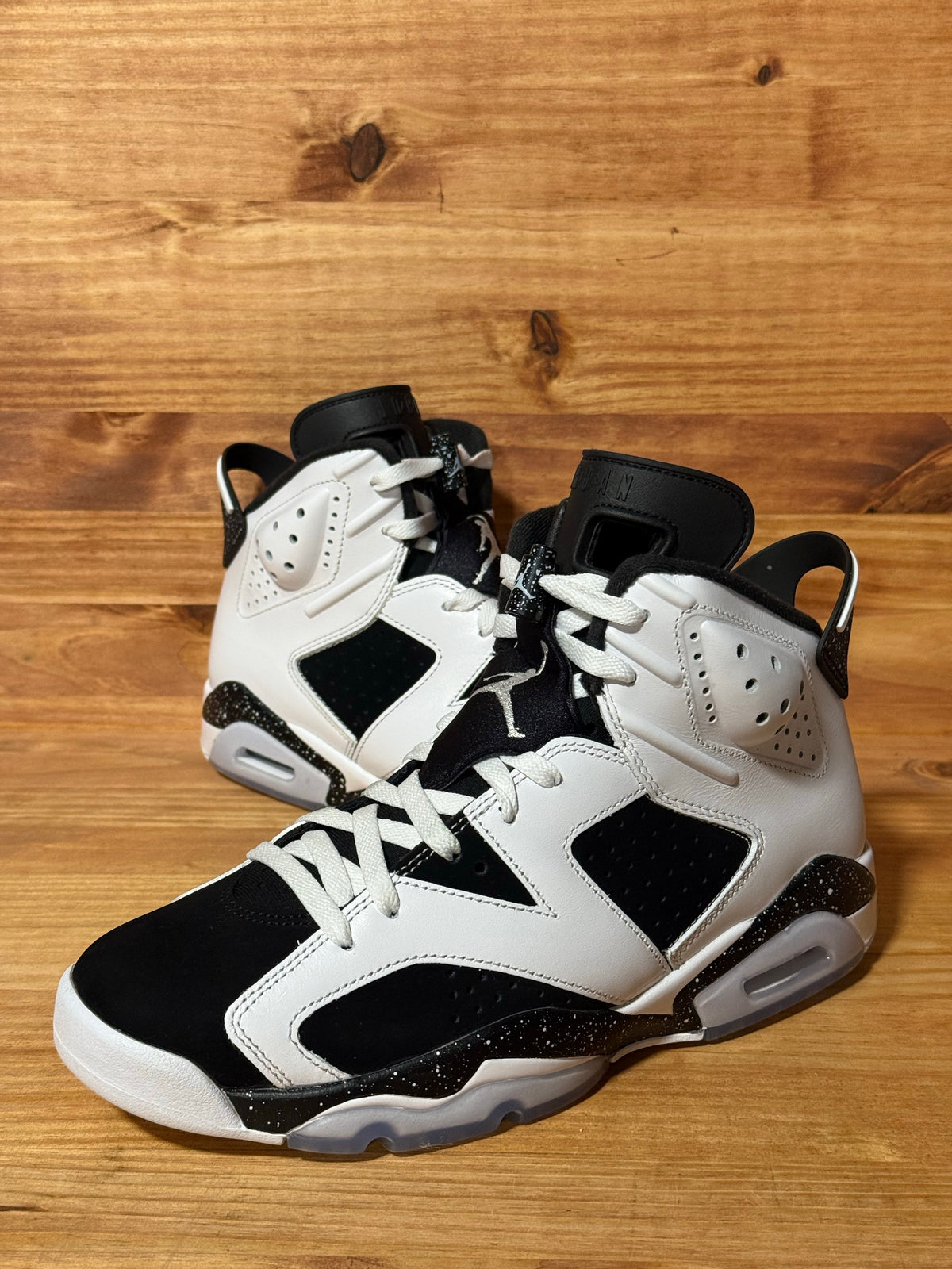 Jordan 6 Retro Oreo (2026) - Size 9