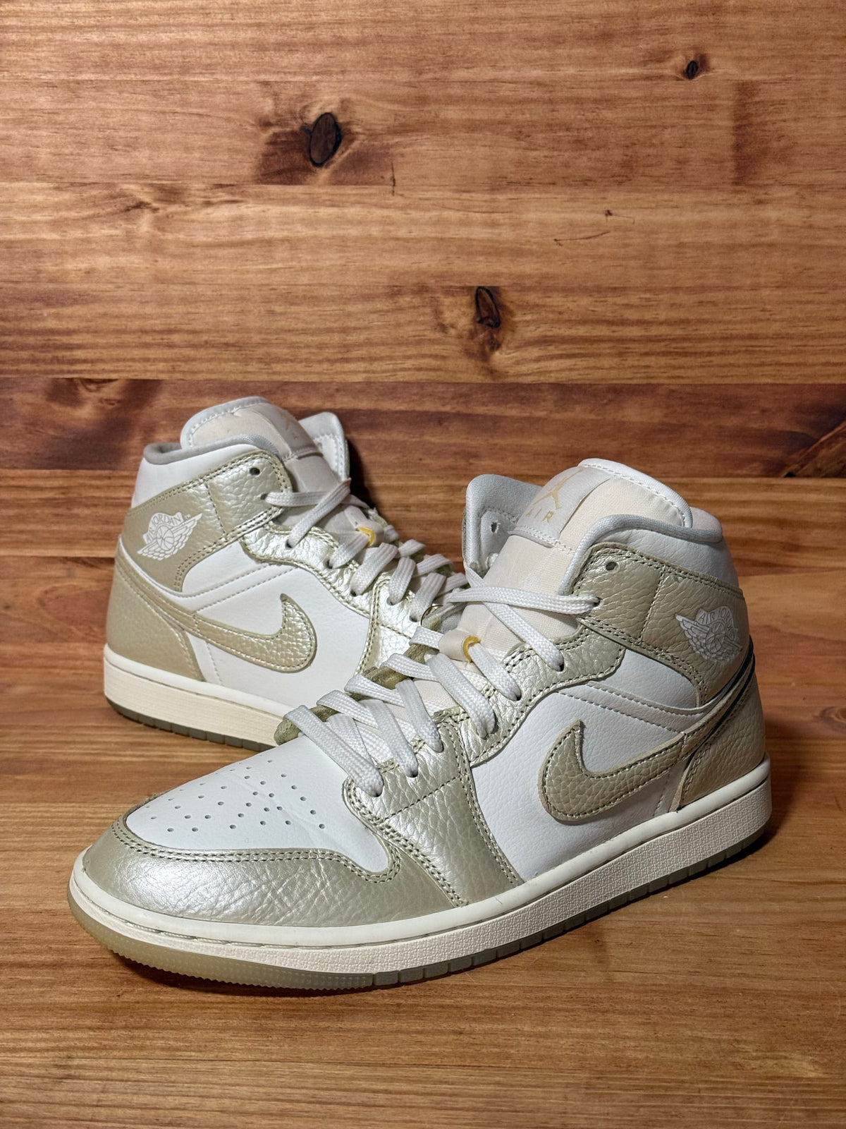 Jordan 1 Mid SE Metallic Team Gold (Women's) - Size 8.5