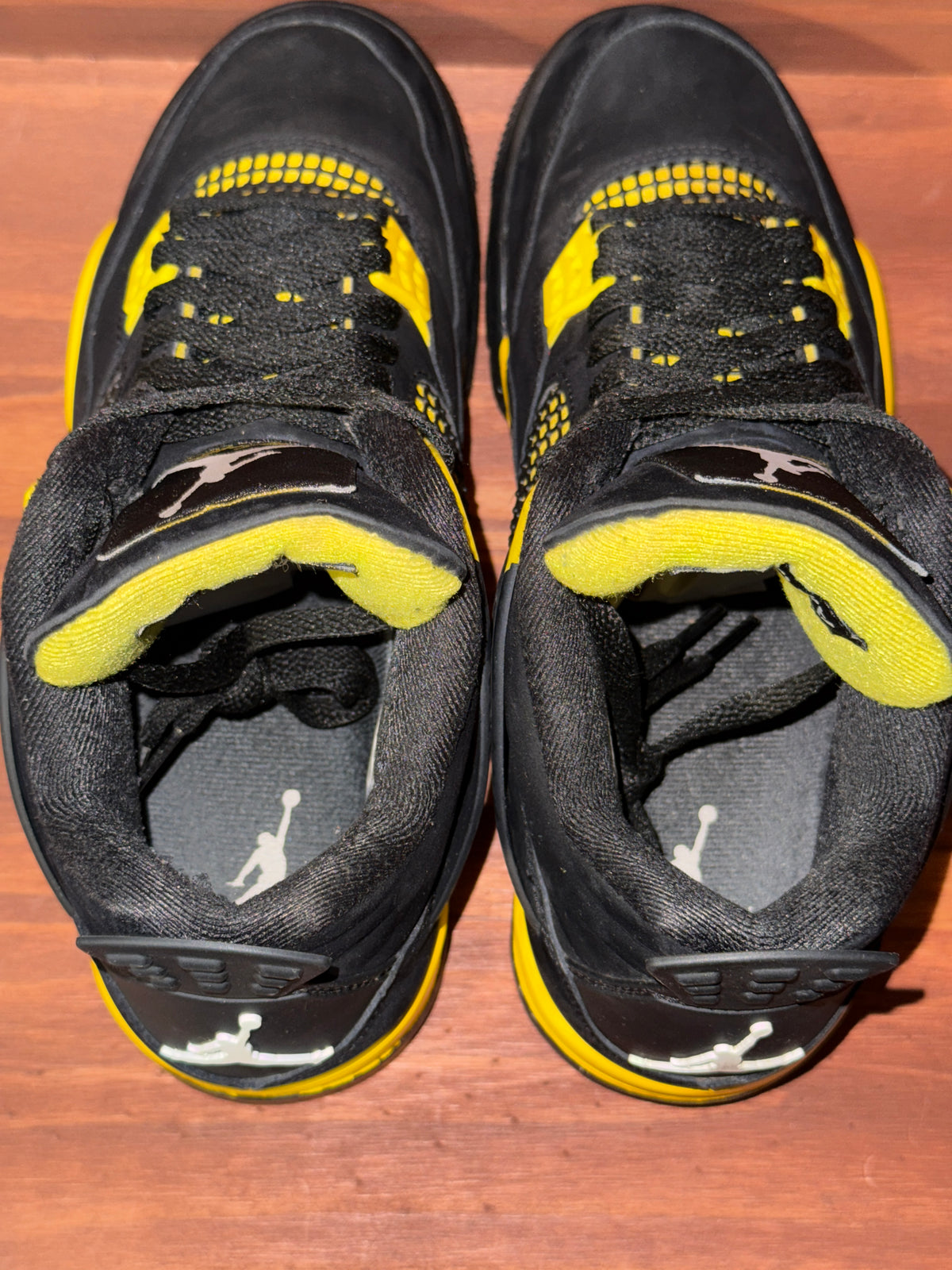 Jordan 4 Retro Thunder (2023) Size 8.5