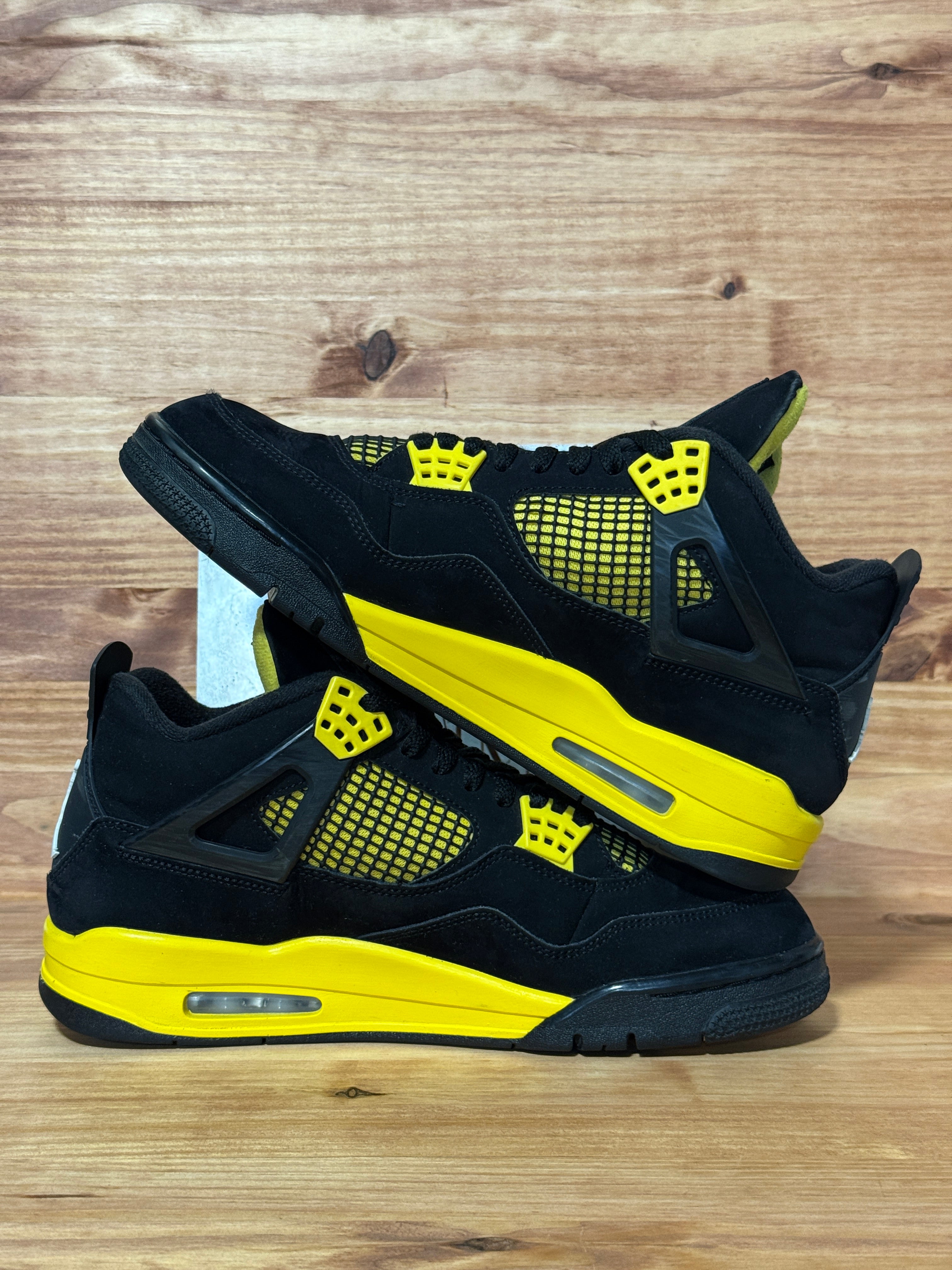 Jordan 4 Retro Thunder (2023)