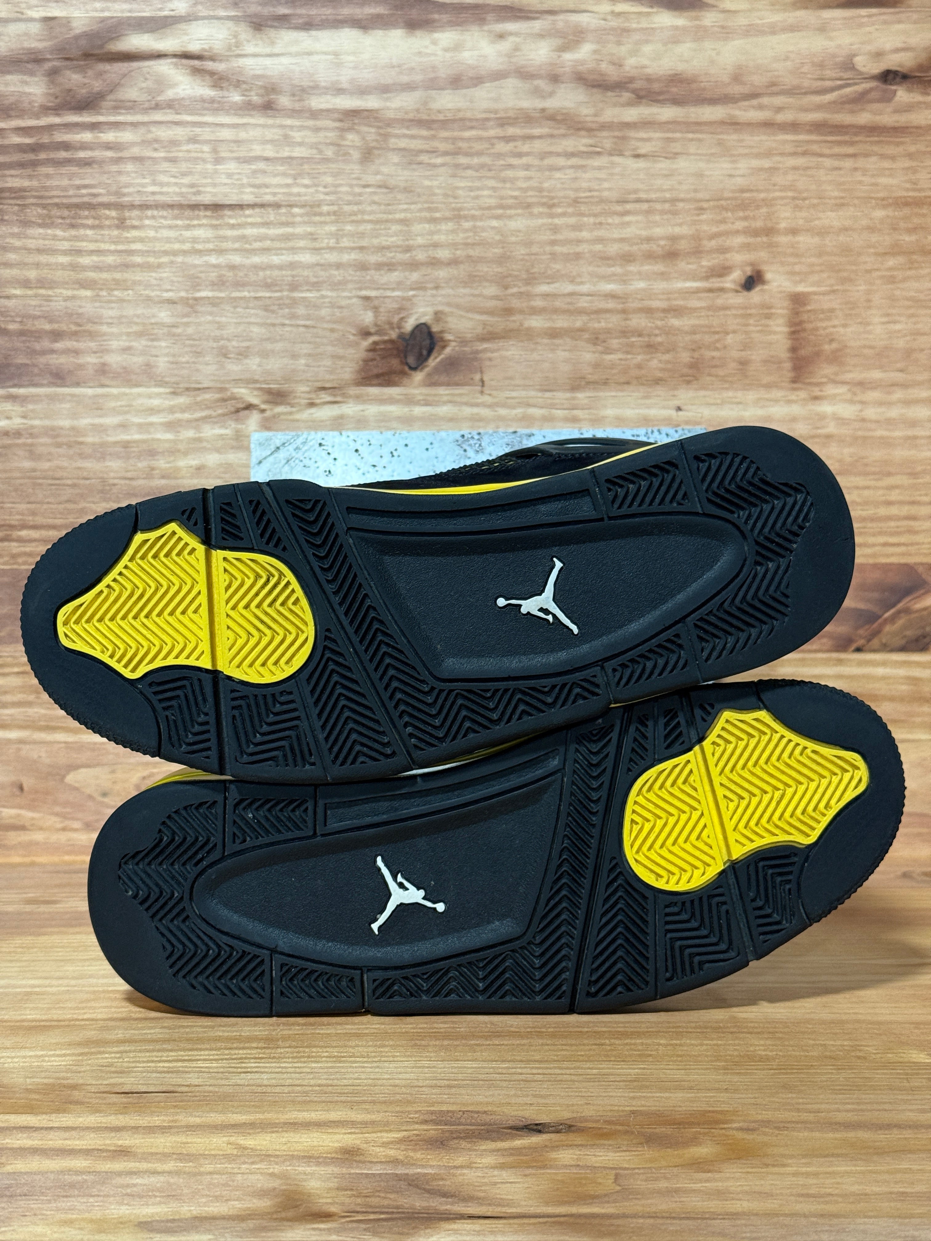 Jordan 4 Retro Thunder (2023)
