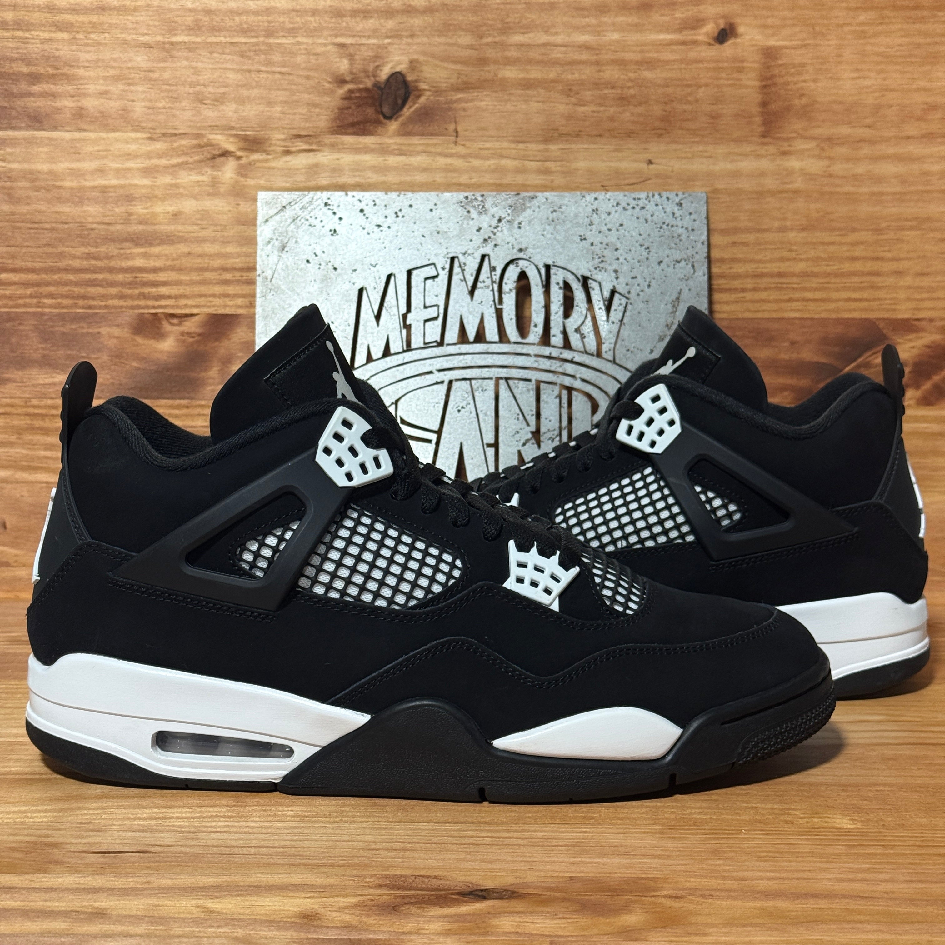 Jordan 4 Retro White Thunder