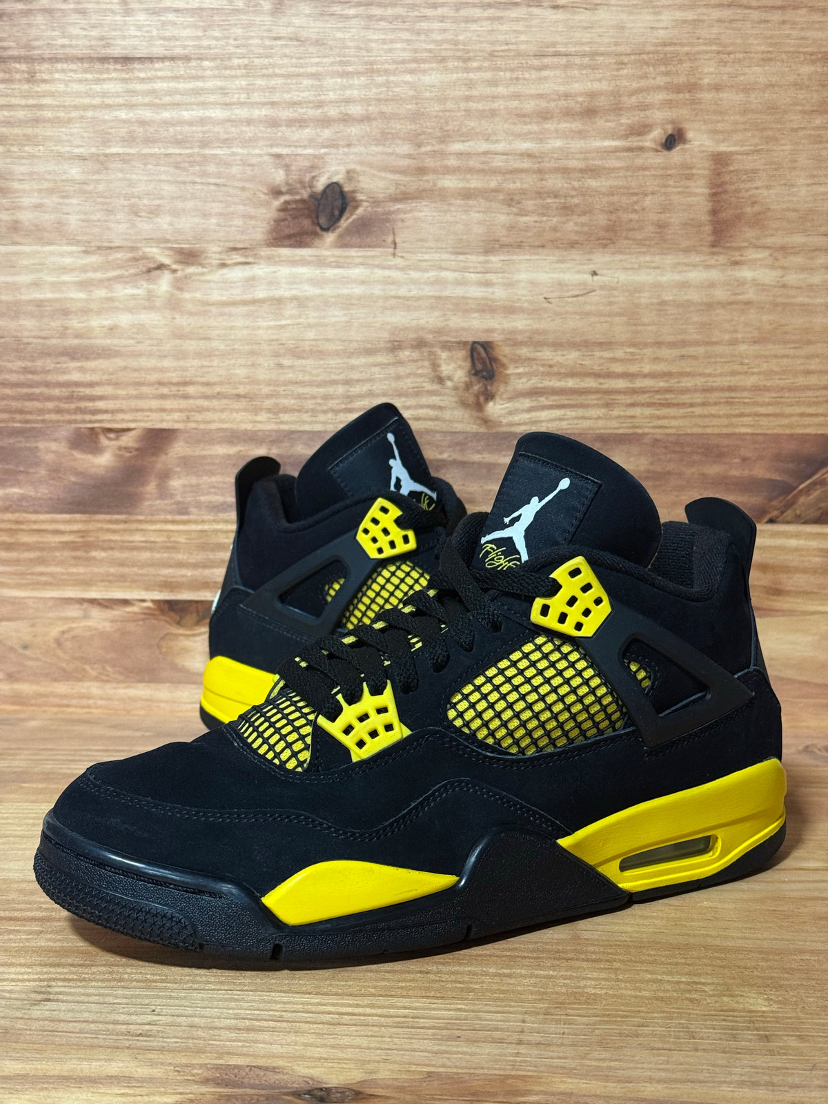 Jordan 4 Retro Thunder (2023)