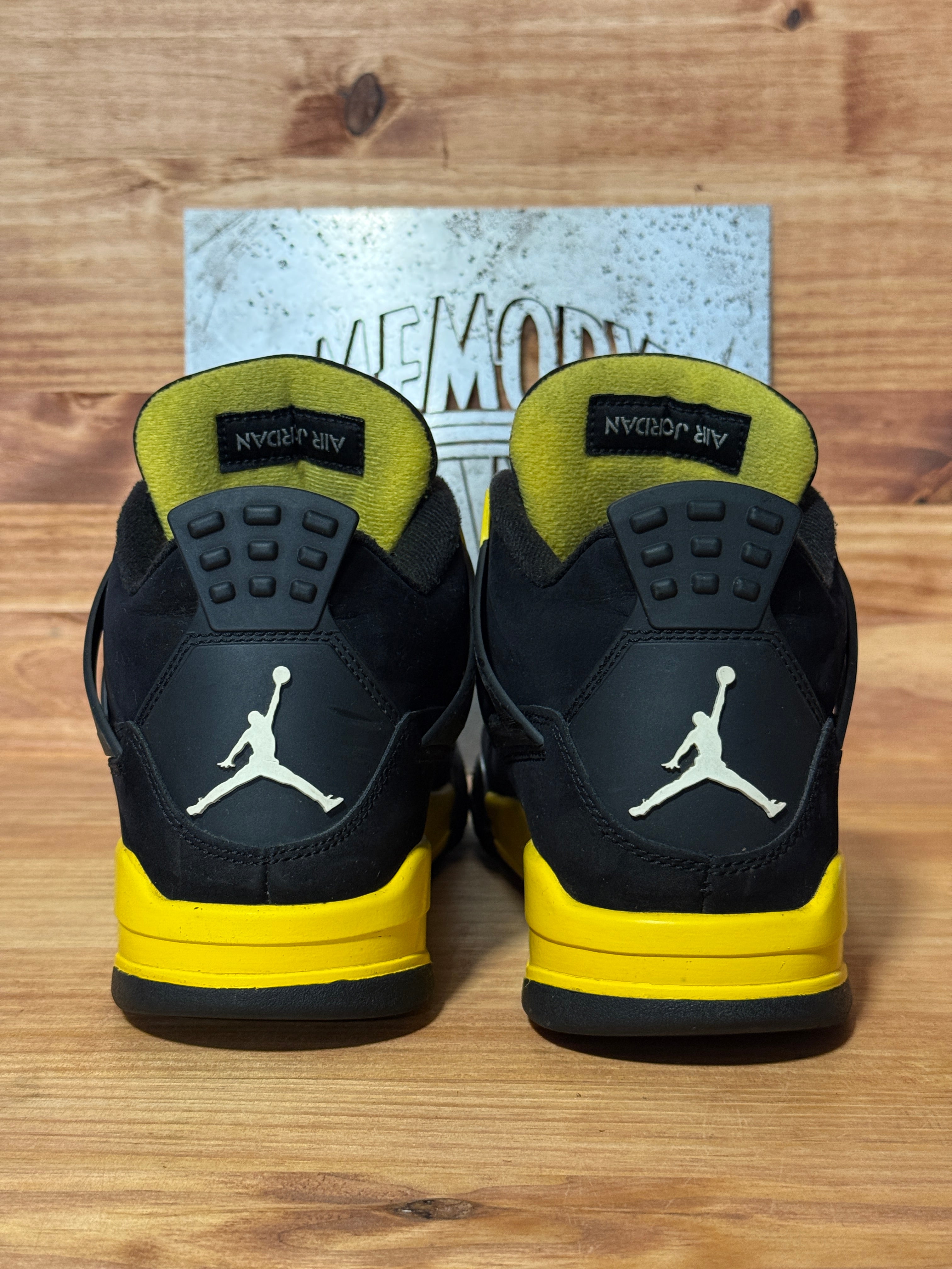 Jordan 4 Retro Thunder (2023)