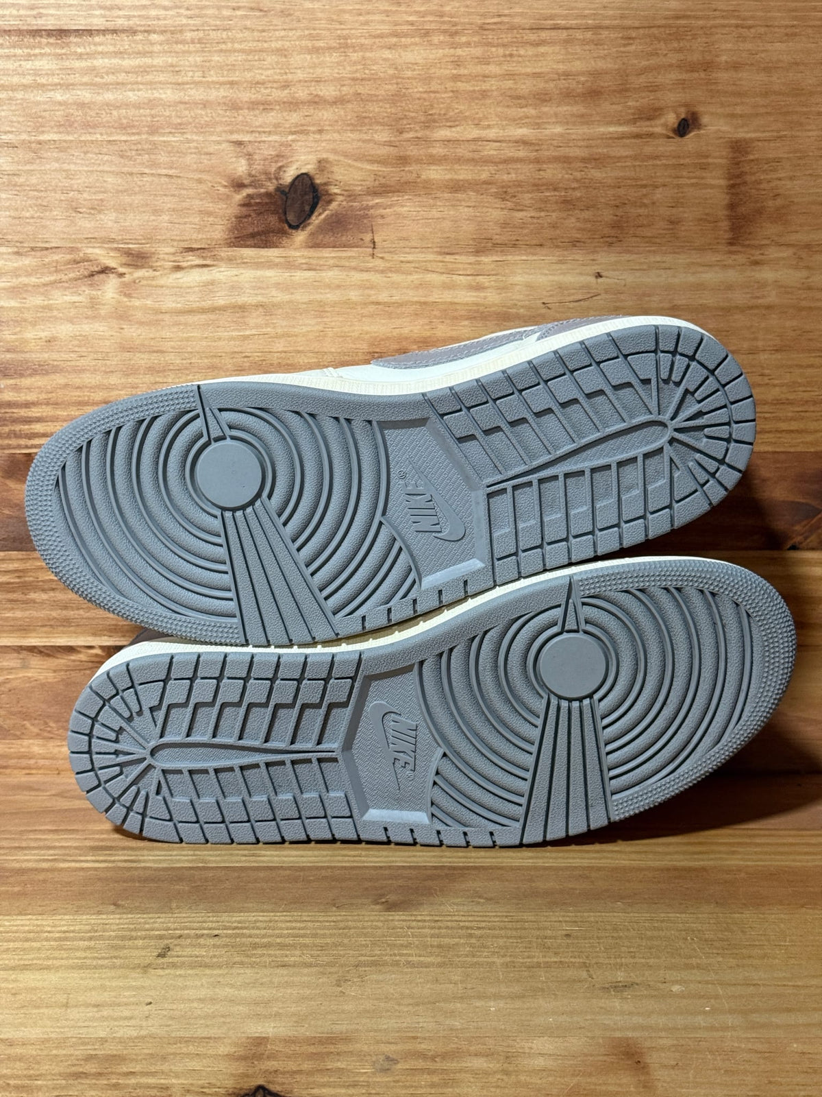 Jordan 1 Retro Low OG Atmosphere Grey - Size 11