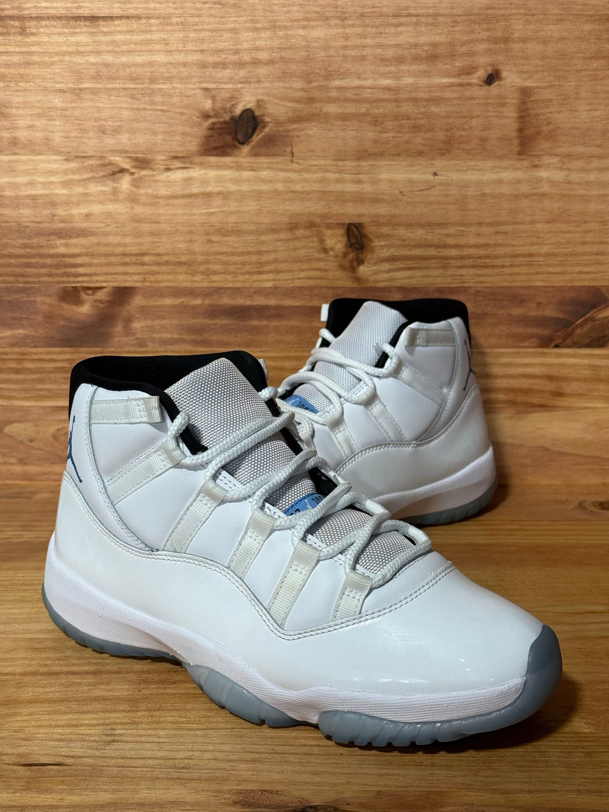 Jordan 11 Retro Legend Blue (2024) - Size 9.5