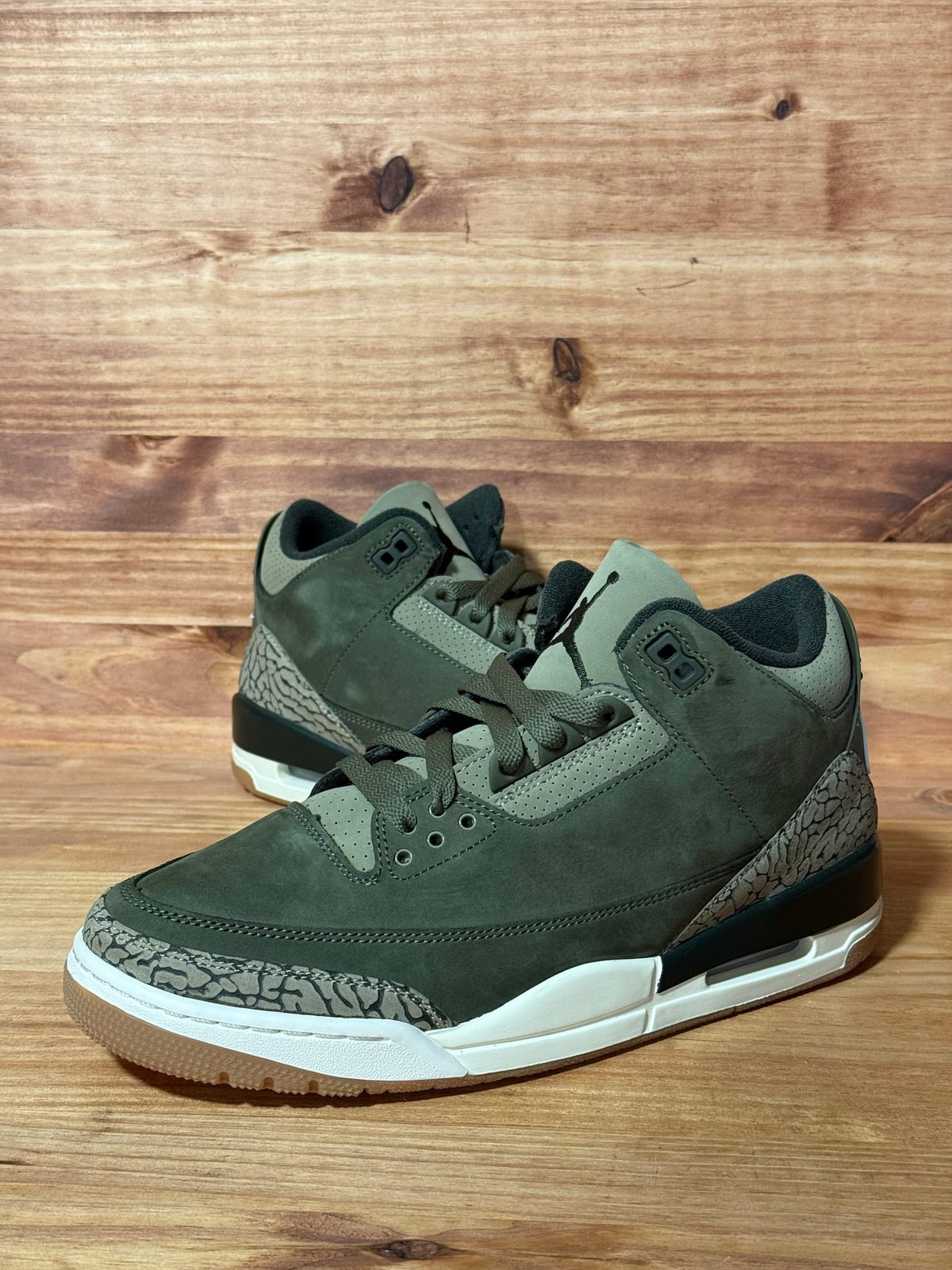 Jordan 3 Retro Family Affair - Size 9