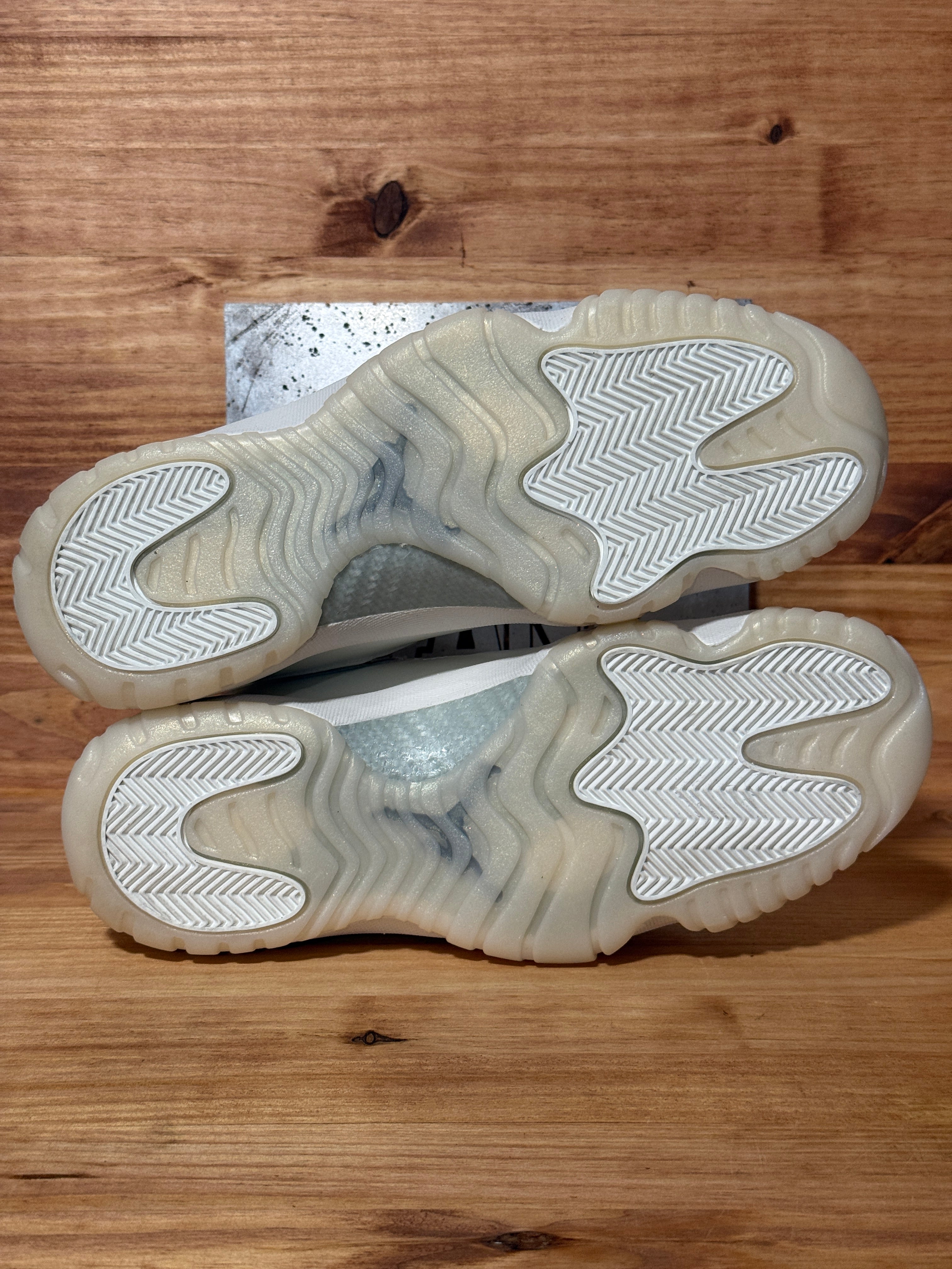 Jordan 11 Retro Pearl (Women's)
