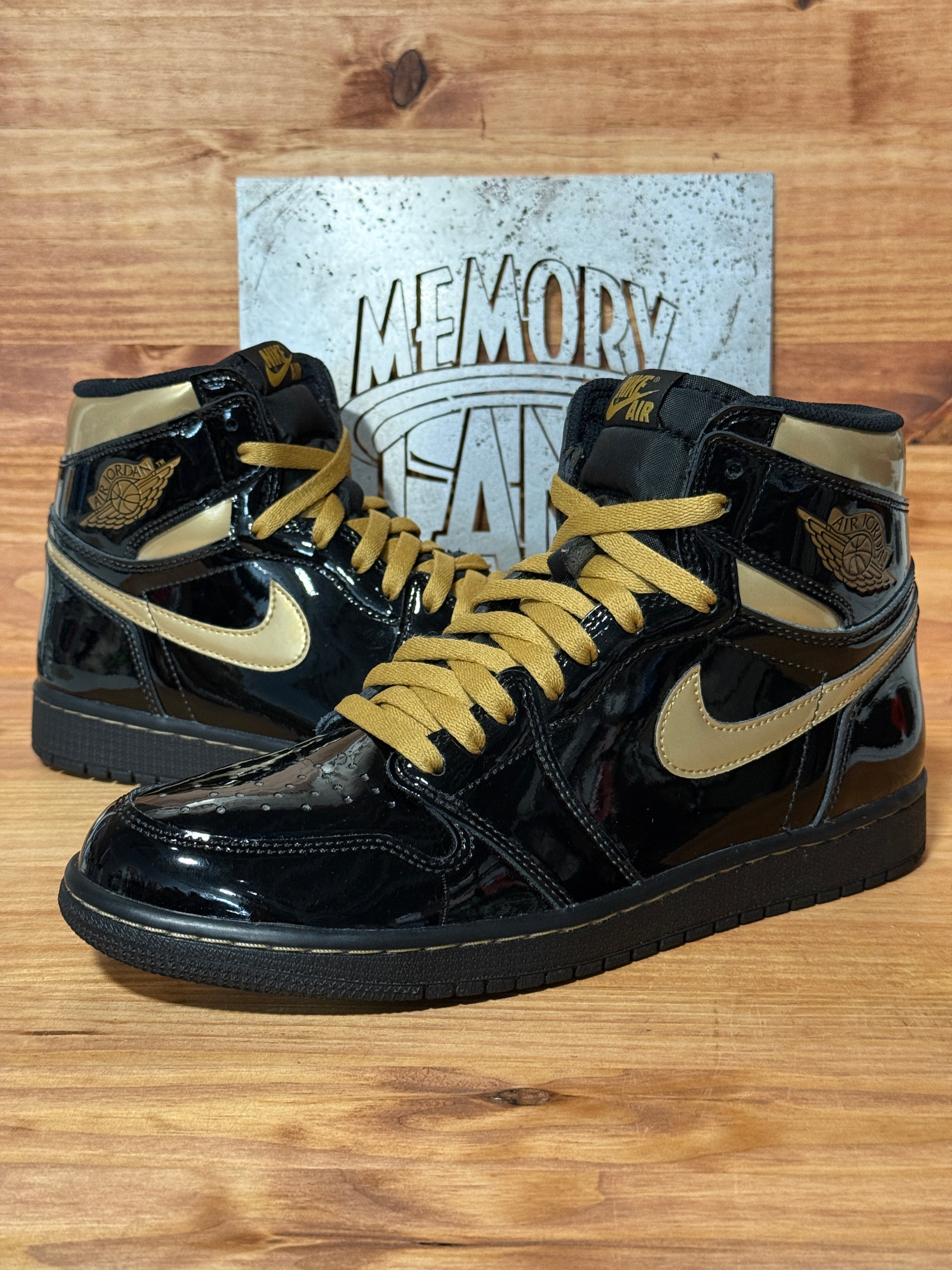 Jordan 1 Retro High Black Metallic Gold (2020)