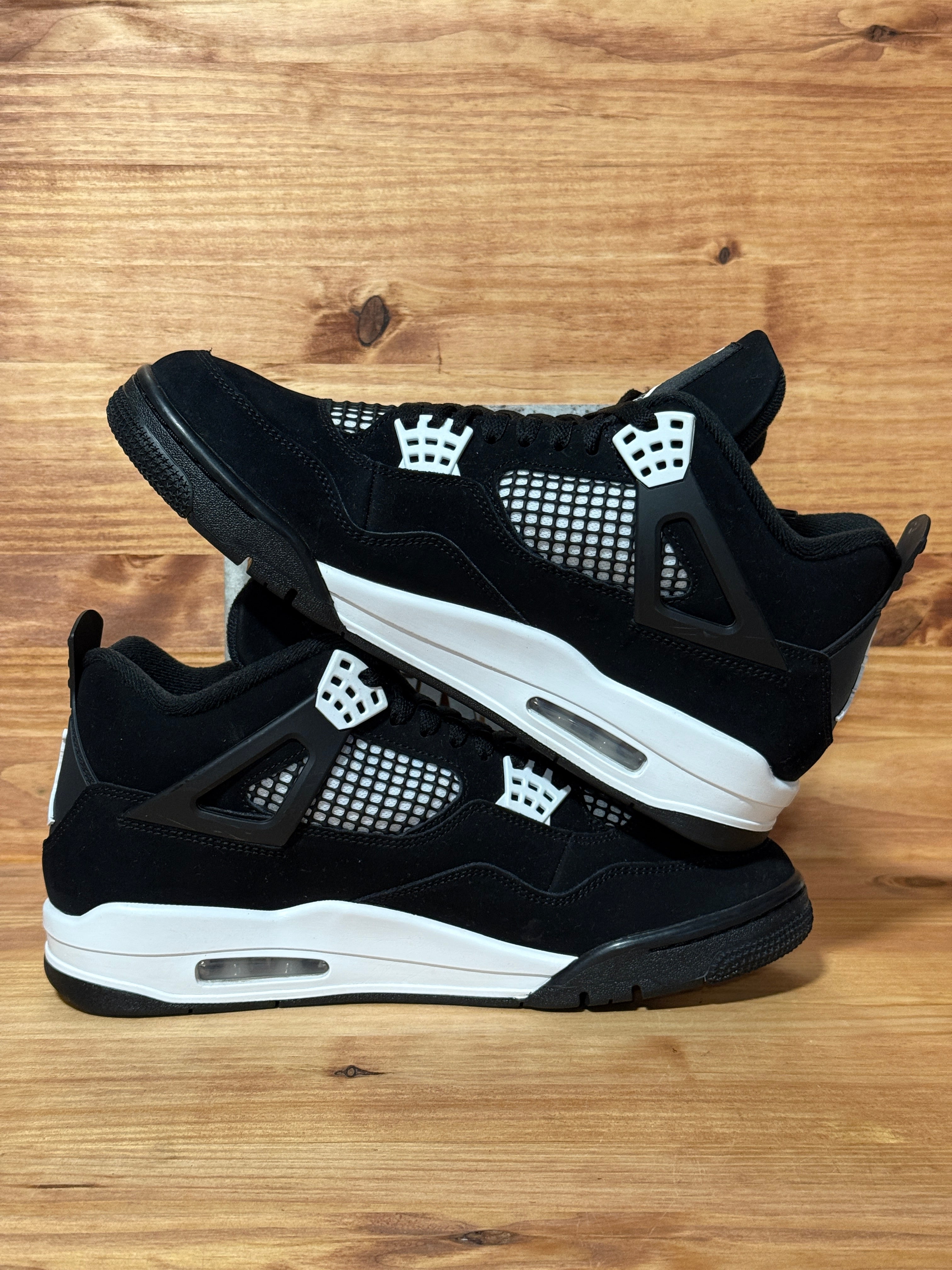 Jordan 4 Retro White Thunder