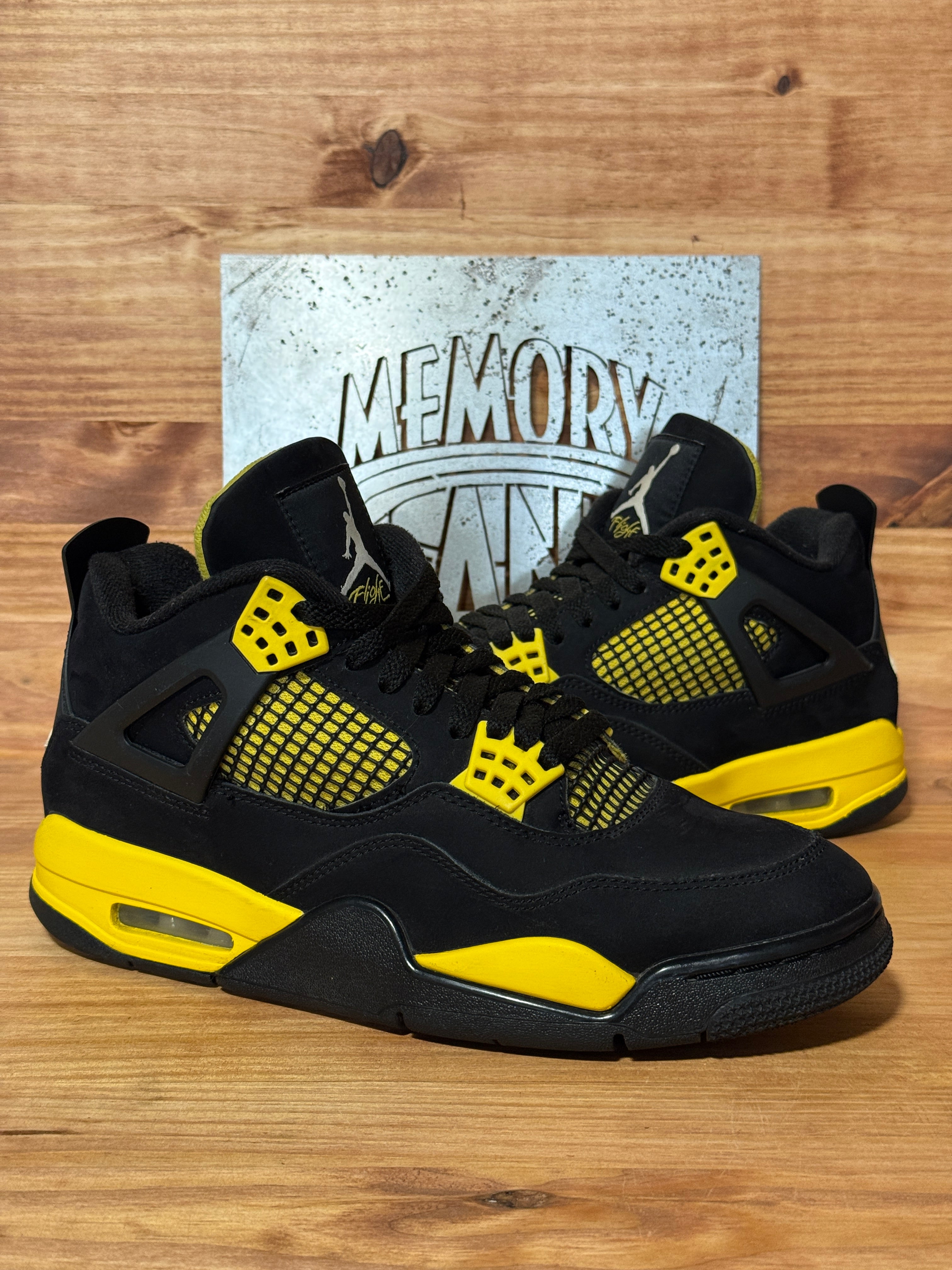 Jordan 4 Retro Thunder (2023)