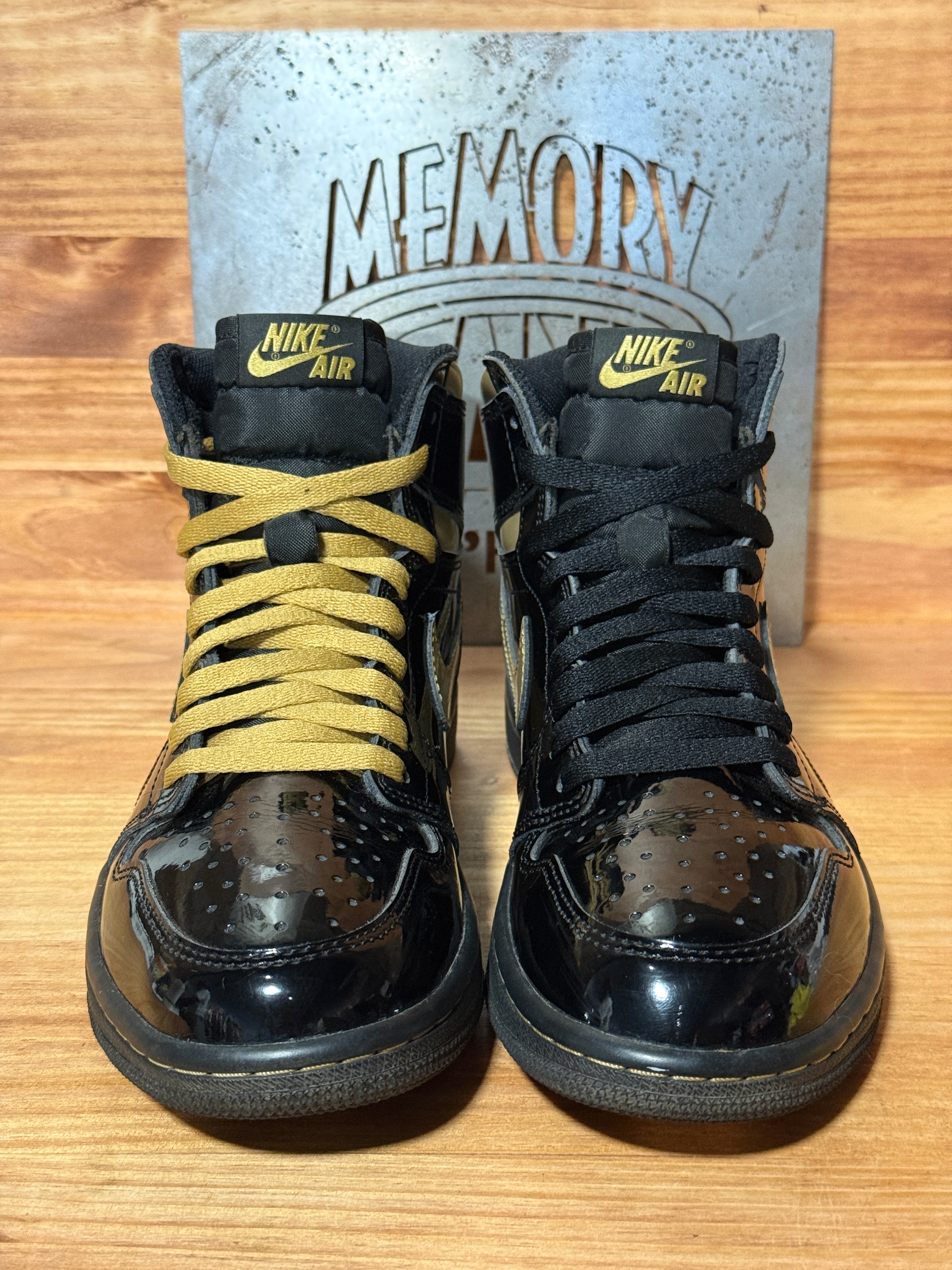 Jordan 1 Retro High Black Metallic Gold (2020)