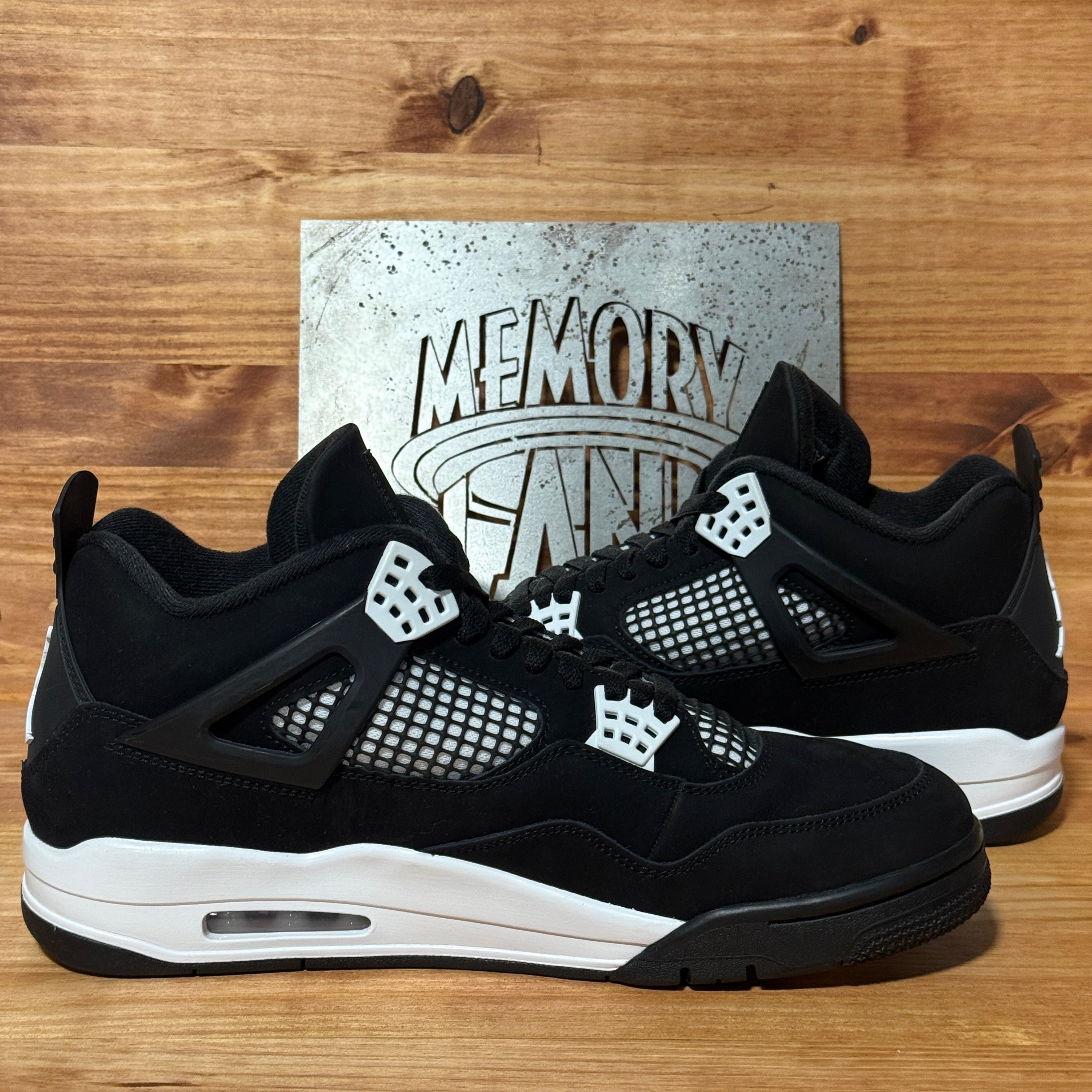 Jordan 4 Retro White Thunder