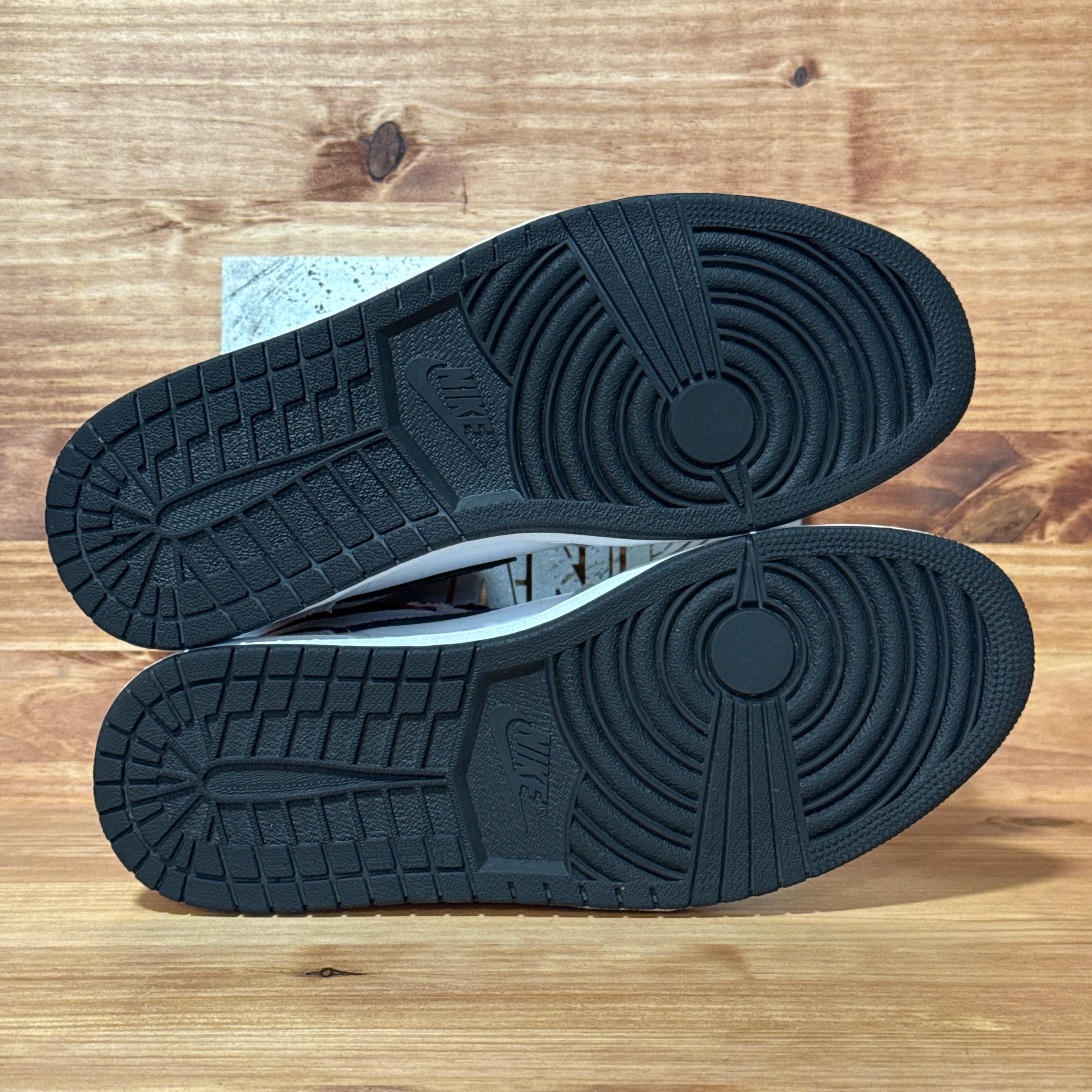 Jordan 1 Retro High Light Smoke Grey