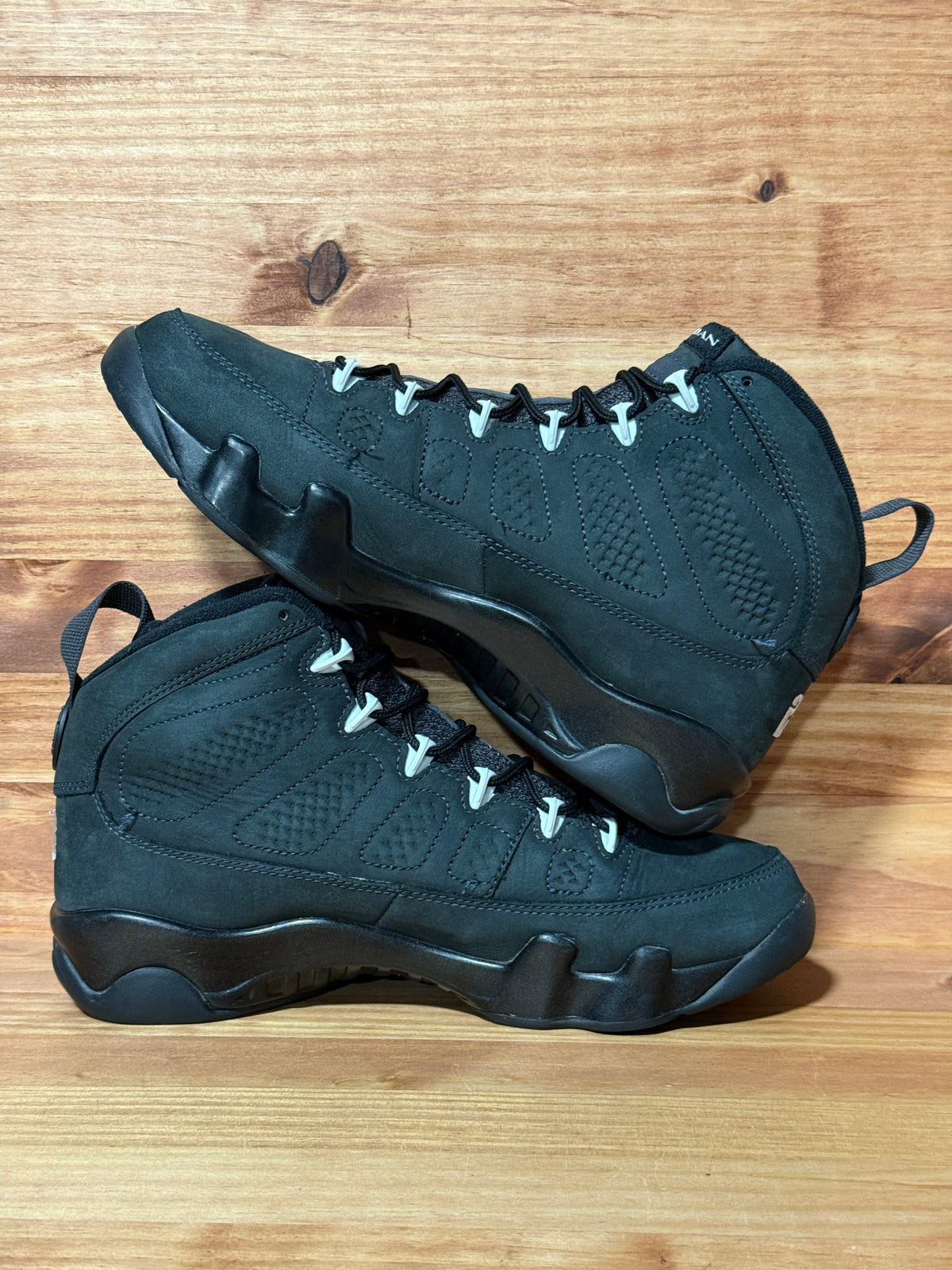 Jordan 9 Retro Anthracite